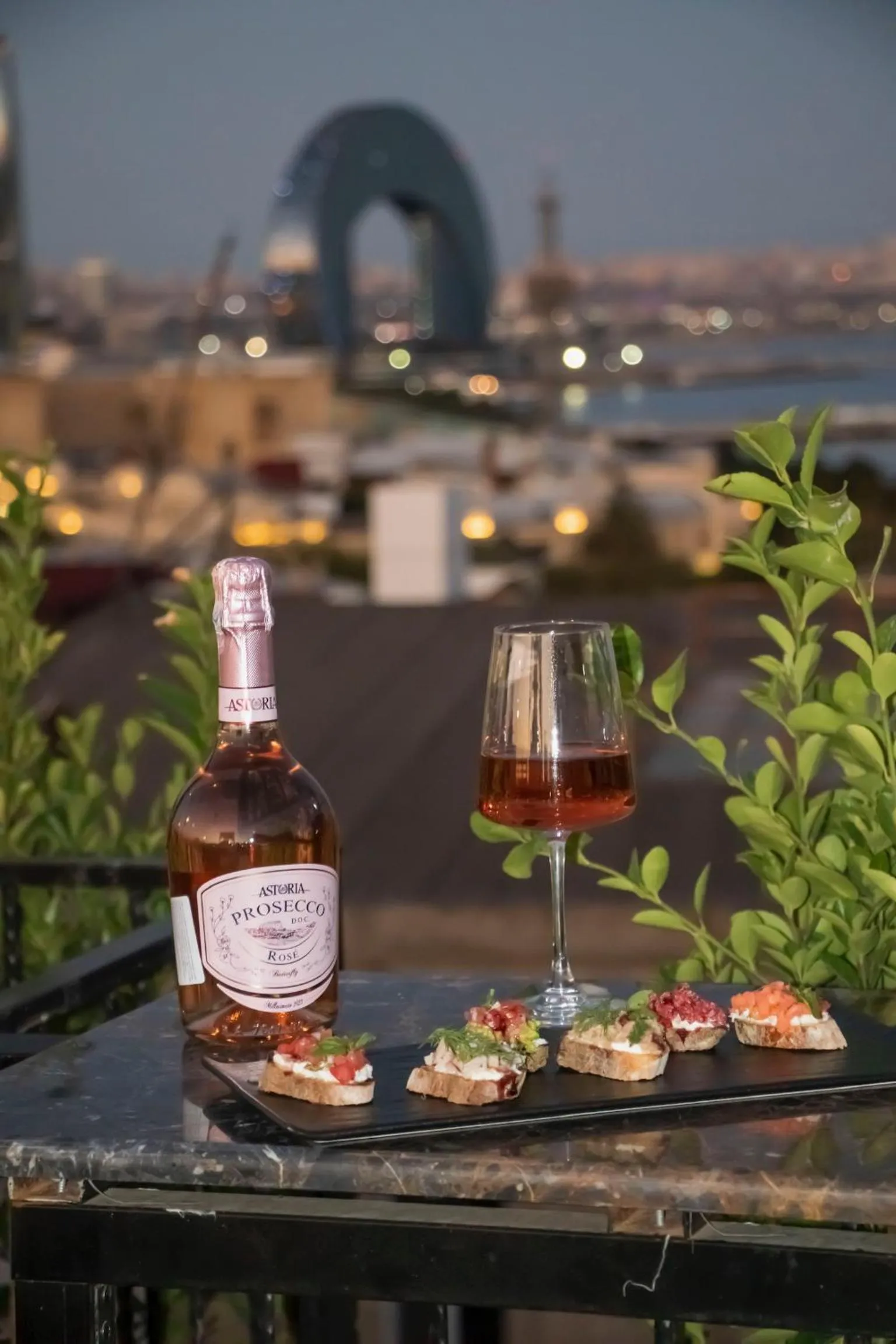 Restaurant/places to eat in Dastan Hotel Baku