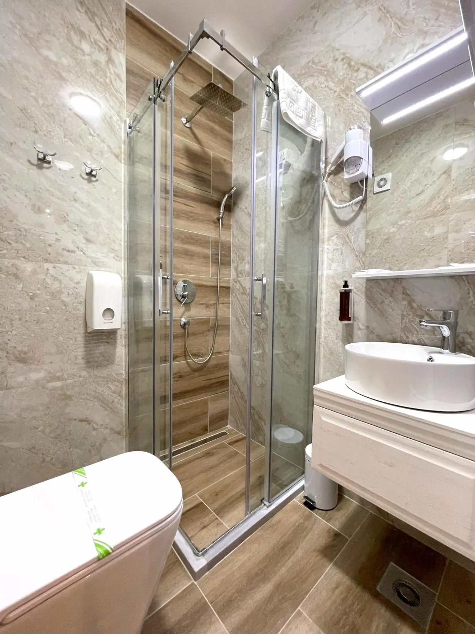 Shower in Hotel NPL CODE