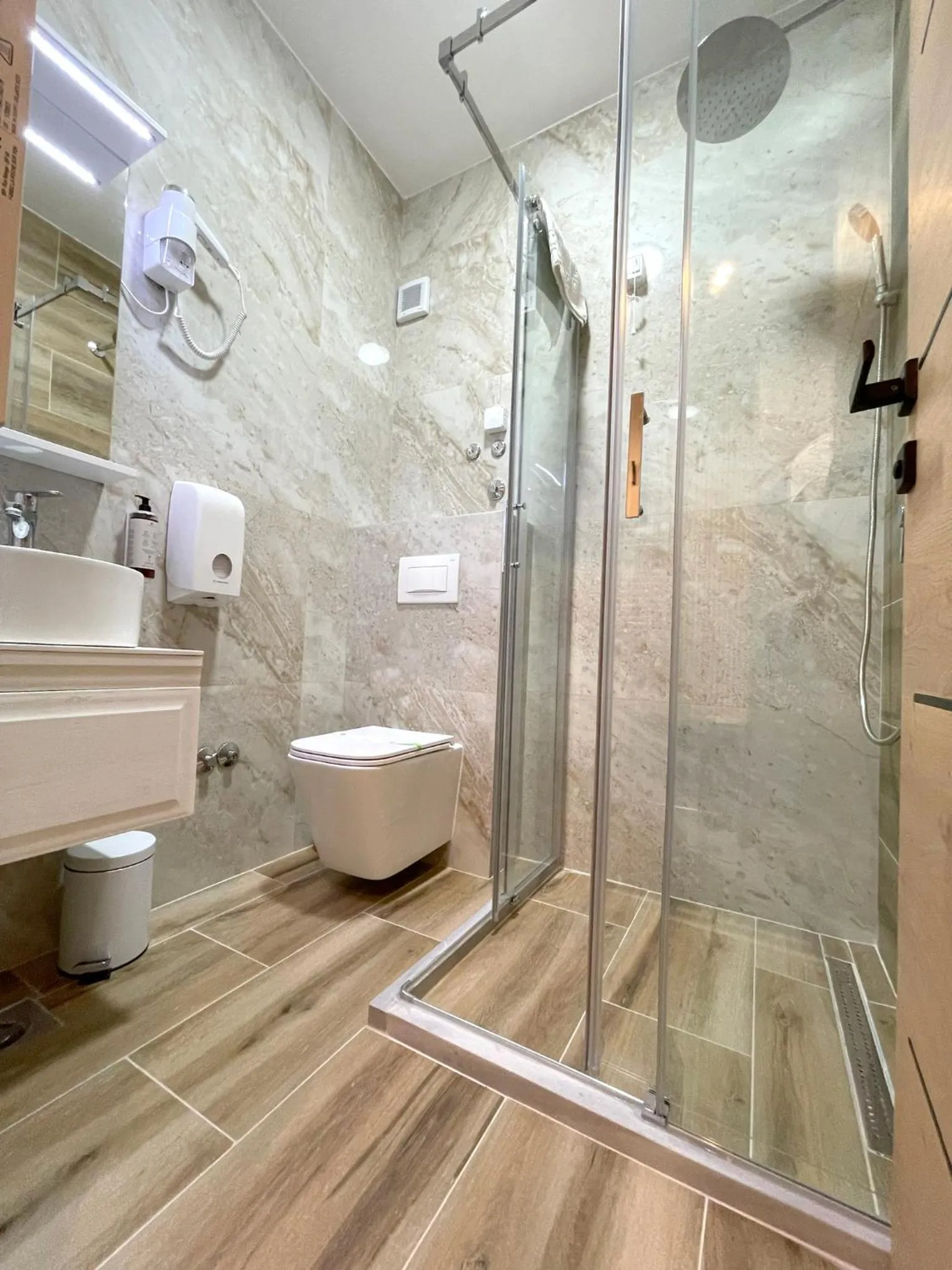 Shower in Hotel NPL CODE