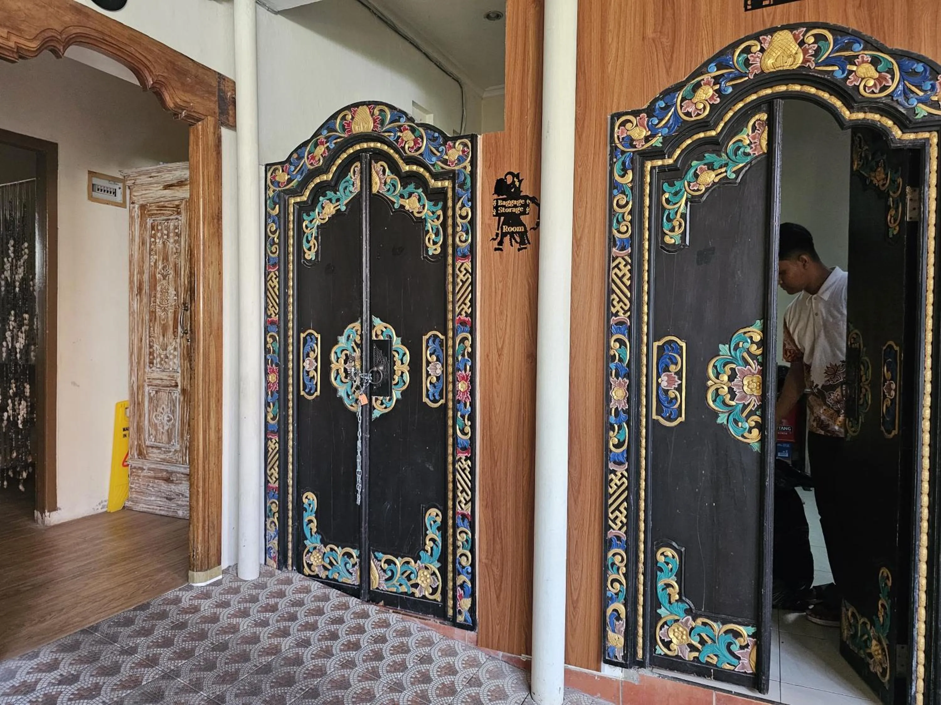 wardrobe in GWK View Boutique Hotel and Residence