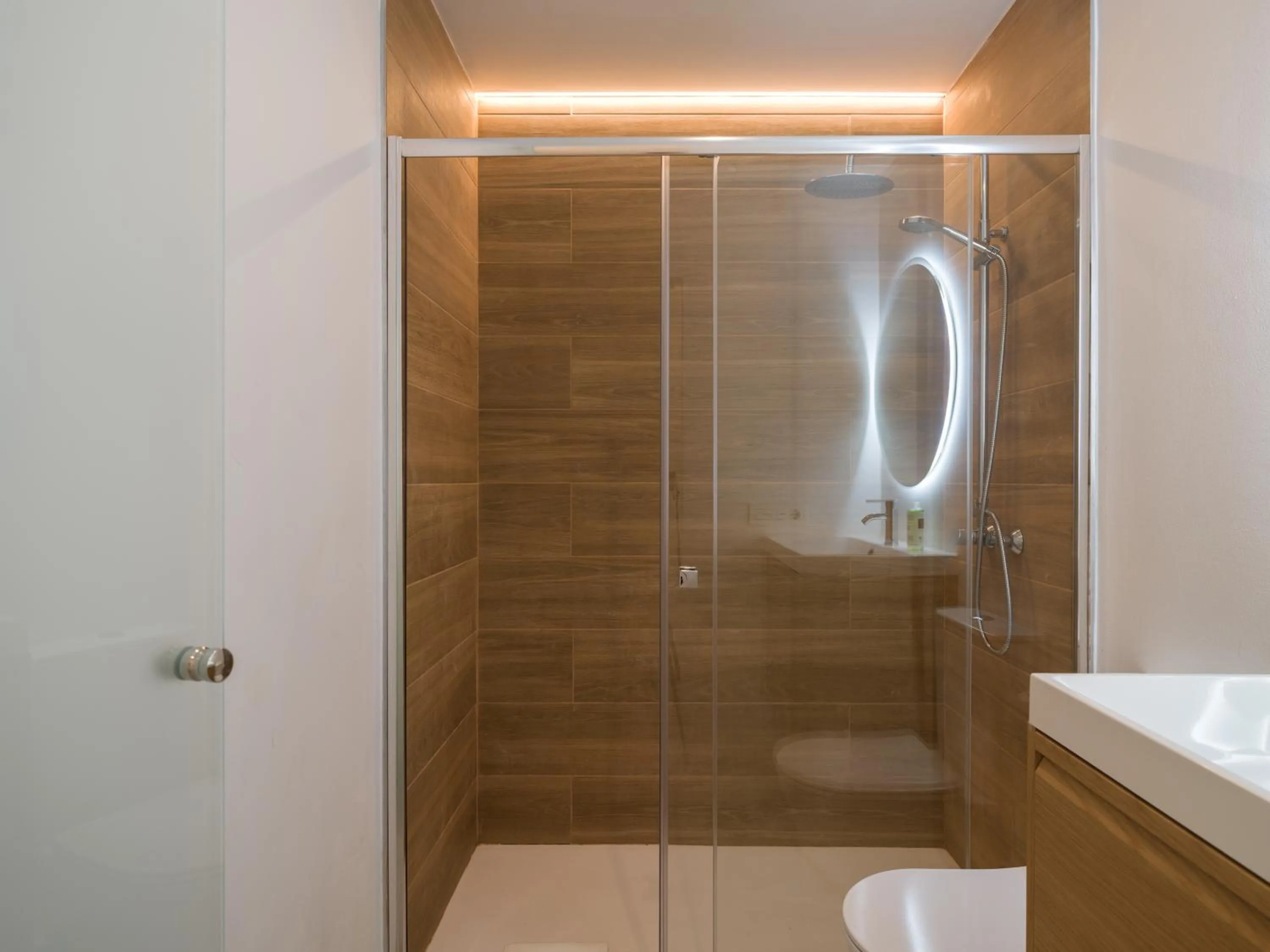 Shower in Shabolo Apartments Las Palmas