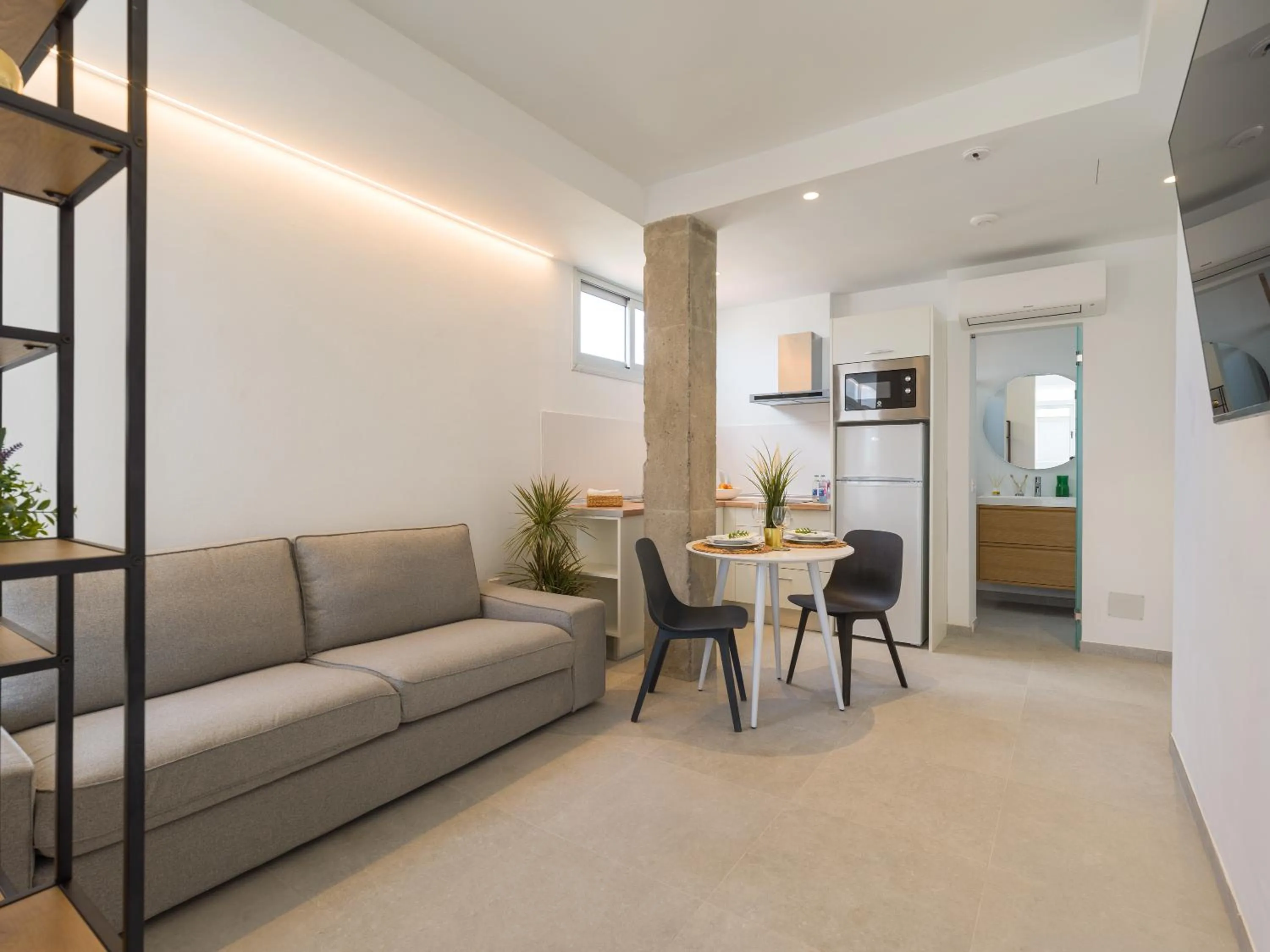 TV and multimedia in Shabolo Apartments Las Palmas