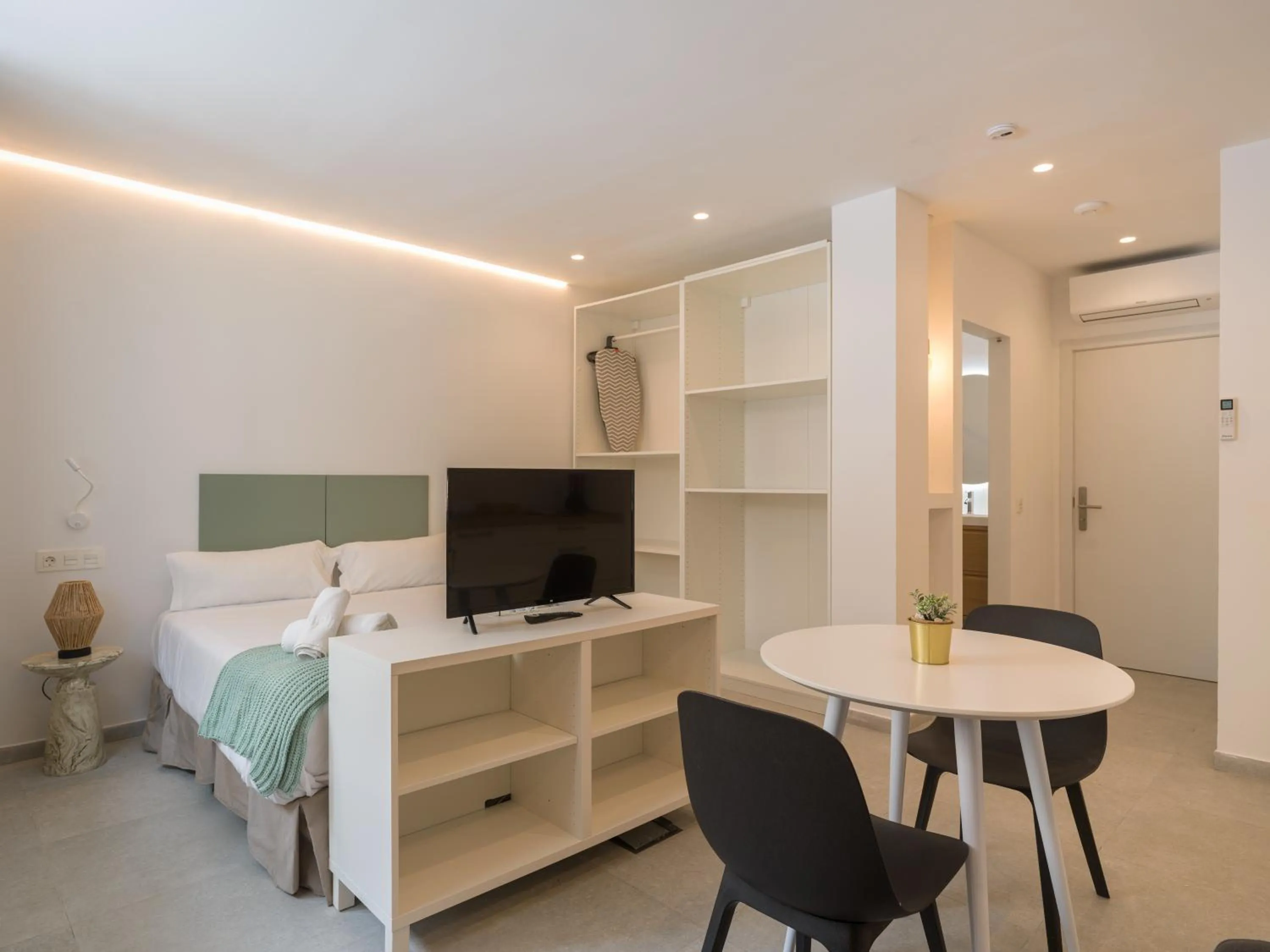 Bed in Shabolo Apartments Las Palmas