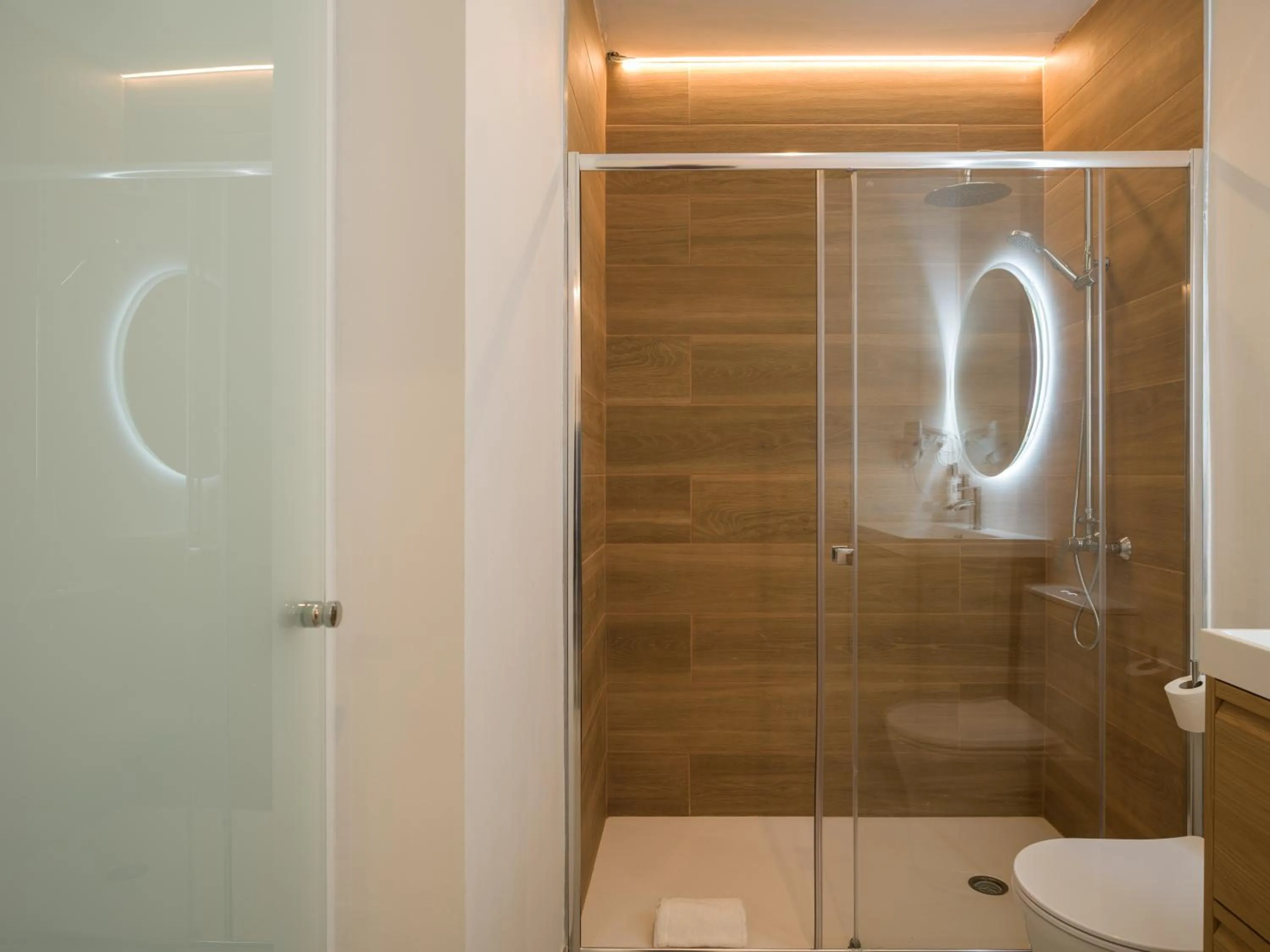Shower in Shabolo Apartments Las Palmas