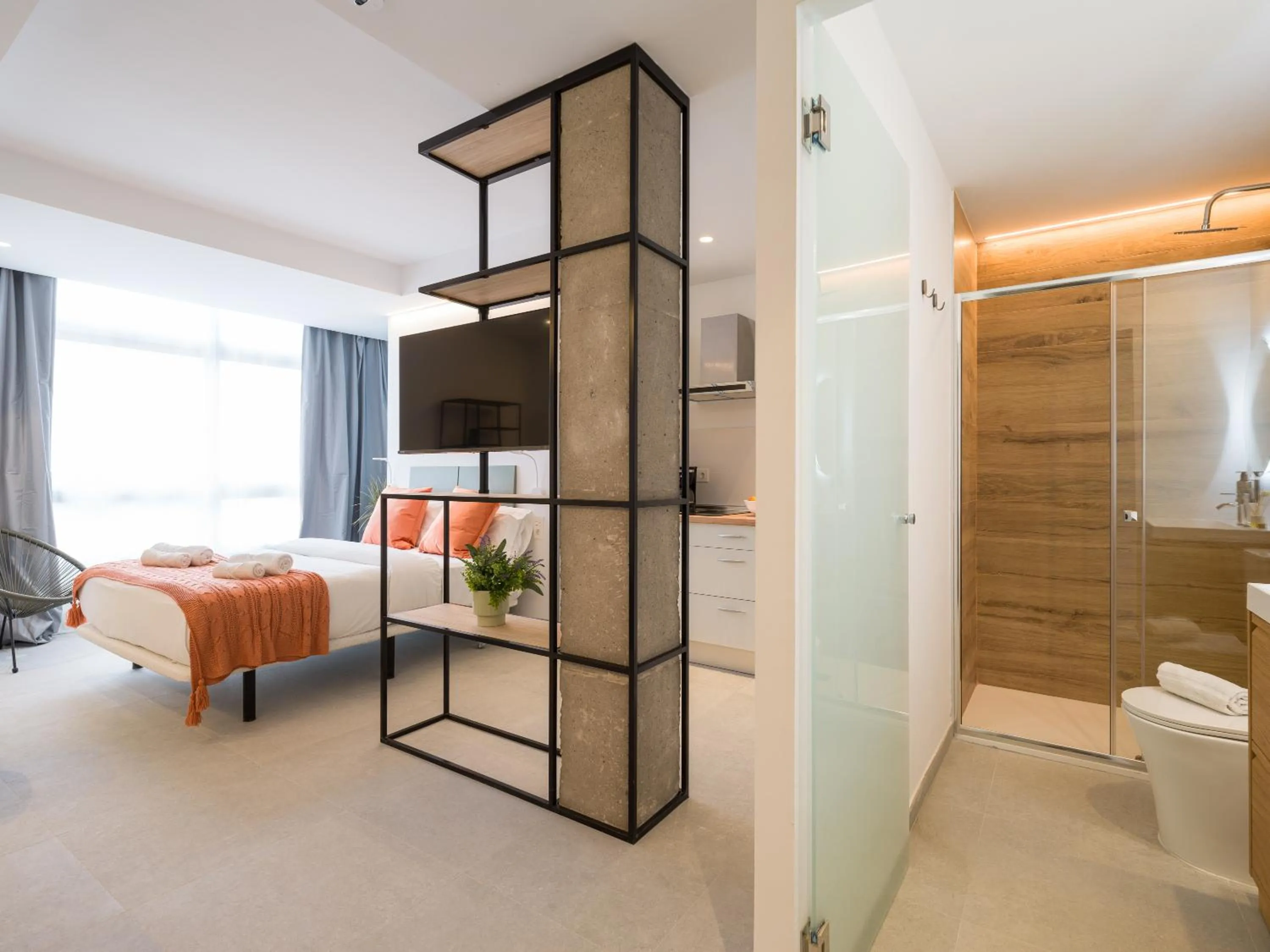 Shower, Bed in Shabolo Apartments Las Palmas