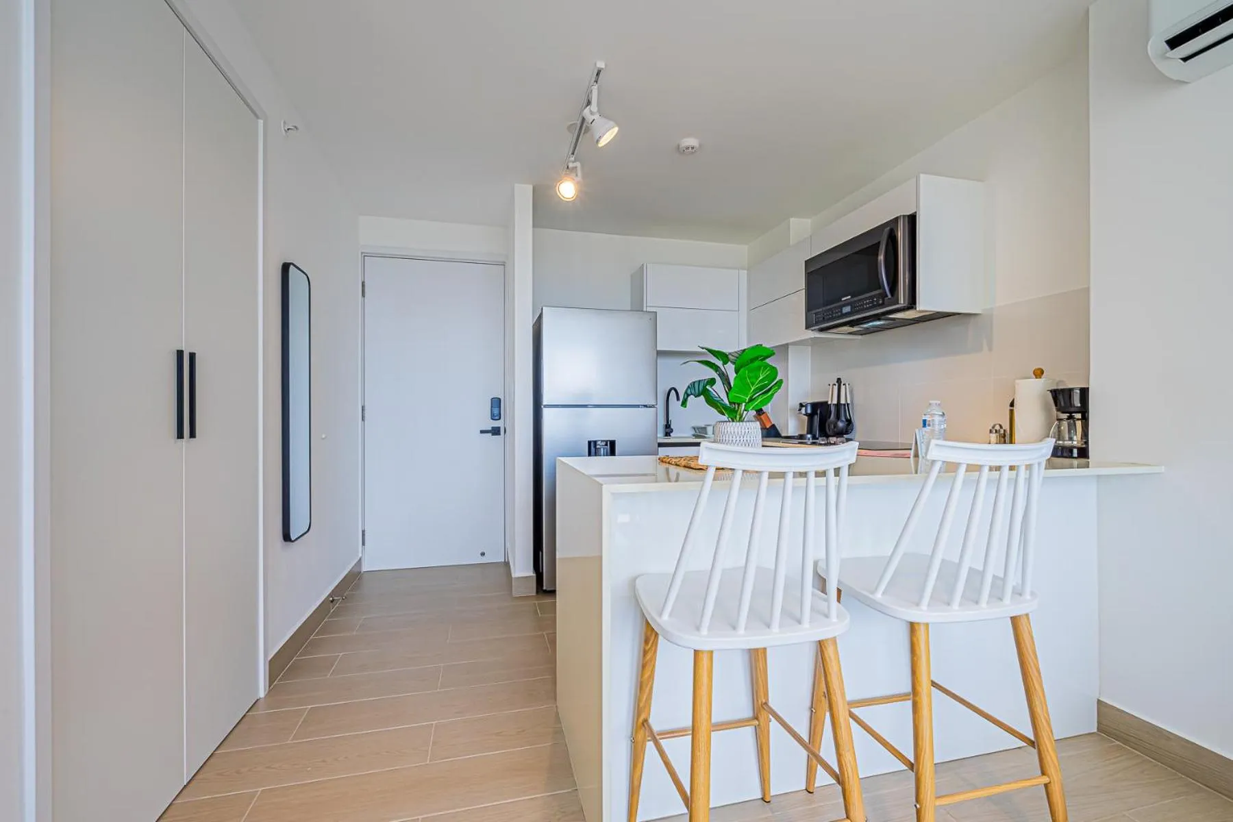 Dining area in Wynwood House San Francisco