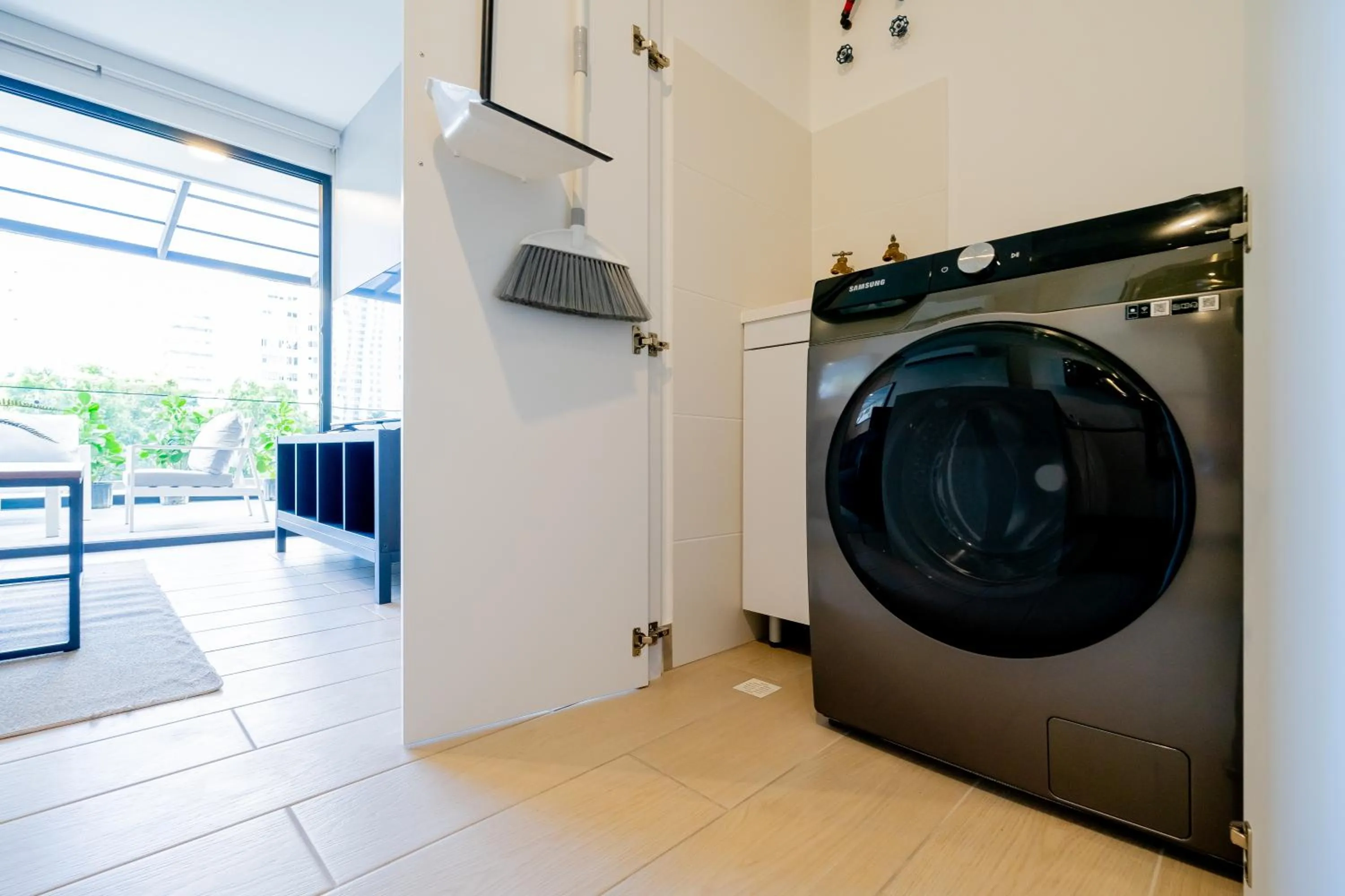 washing machine in Wynwood House San Francisco