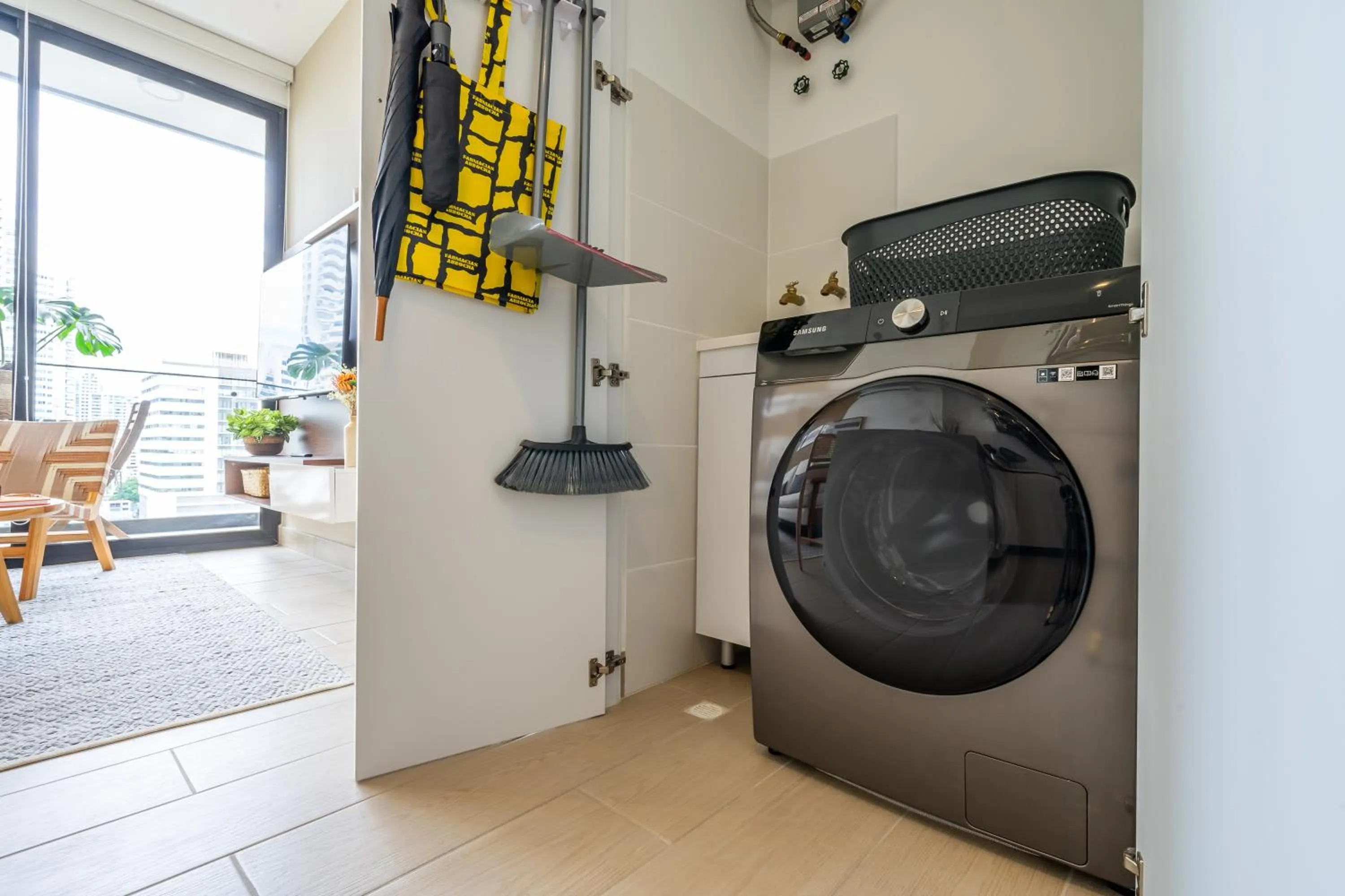 washing machine in Wynwood House San Francisco