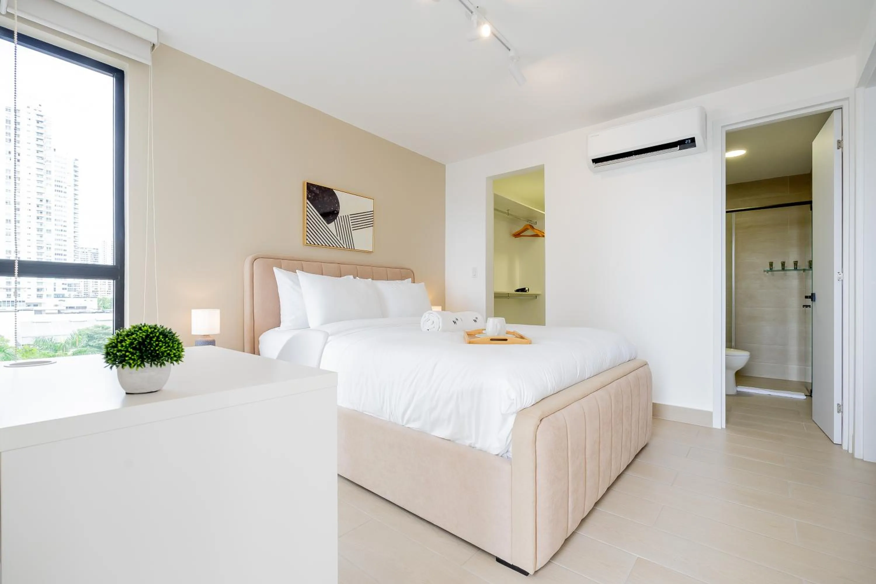 Bedroom, Bed in Wynwood House San Francisco