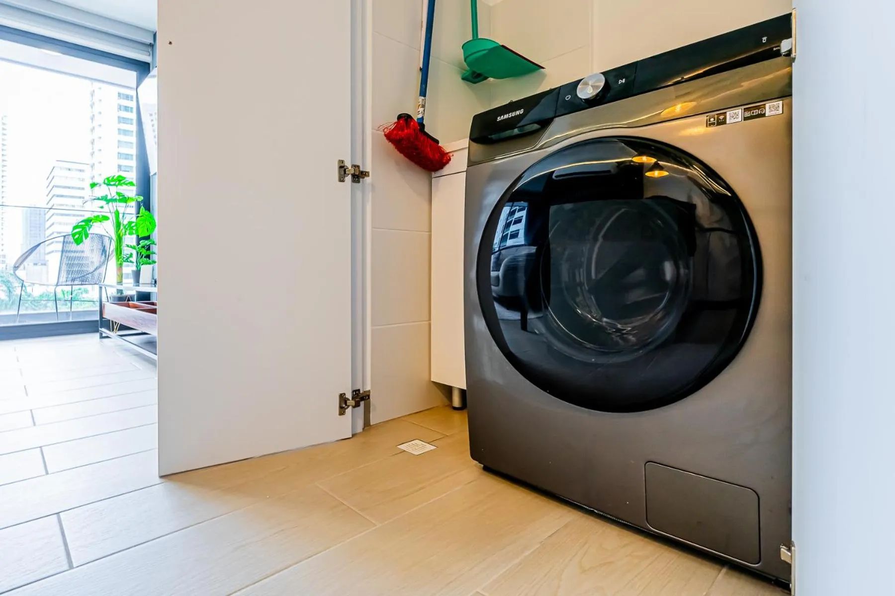 washing machine in Wynwood House San Francisco