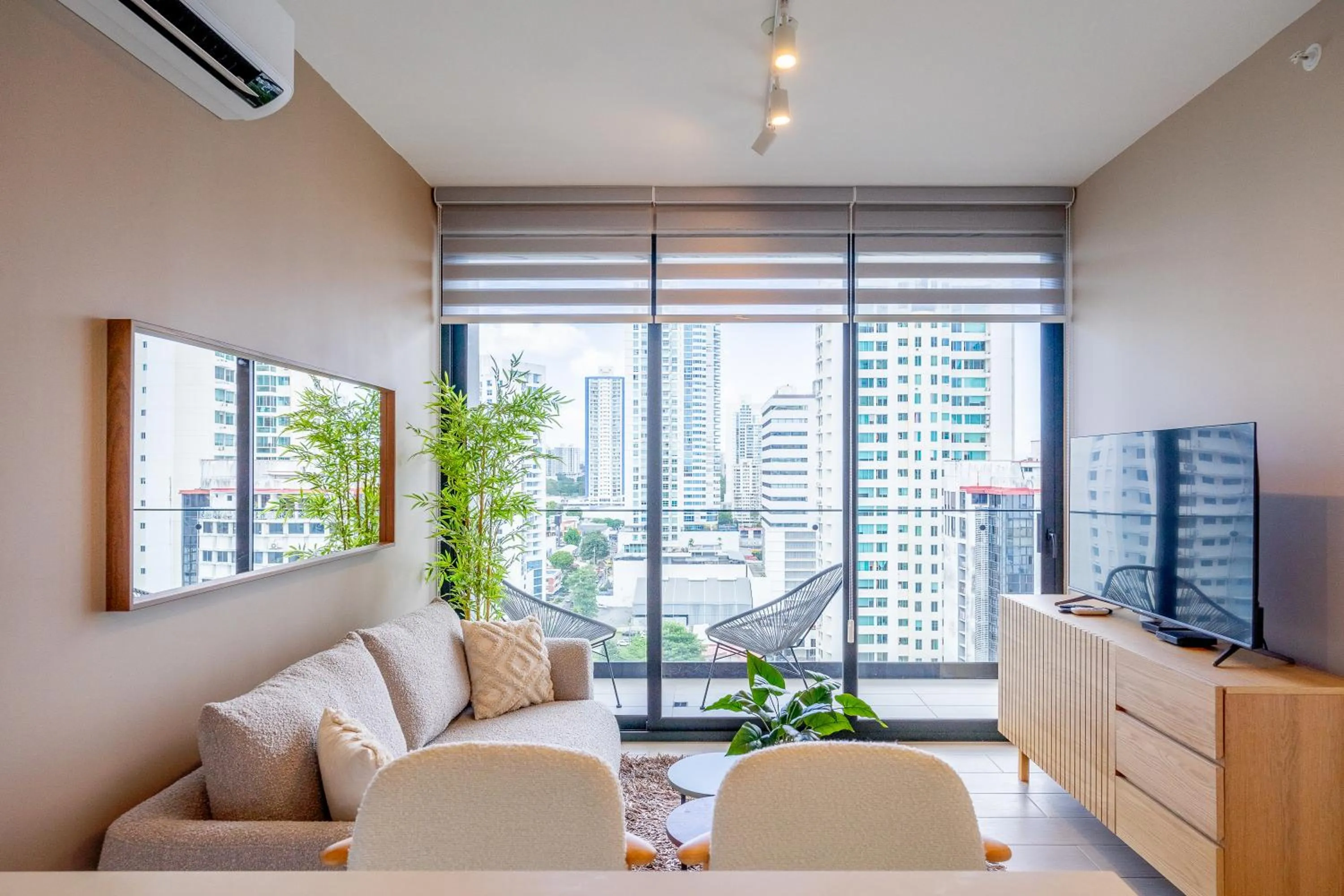 Living room in Wynwood House San Francisco