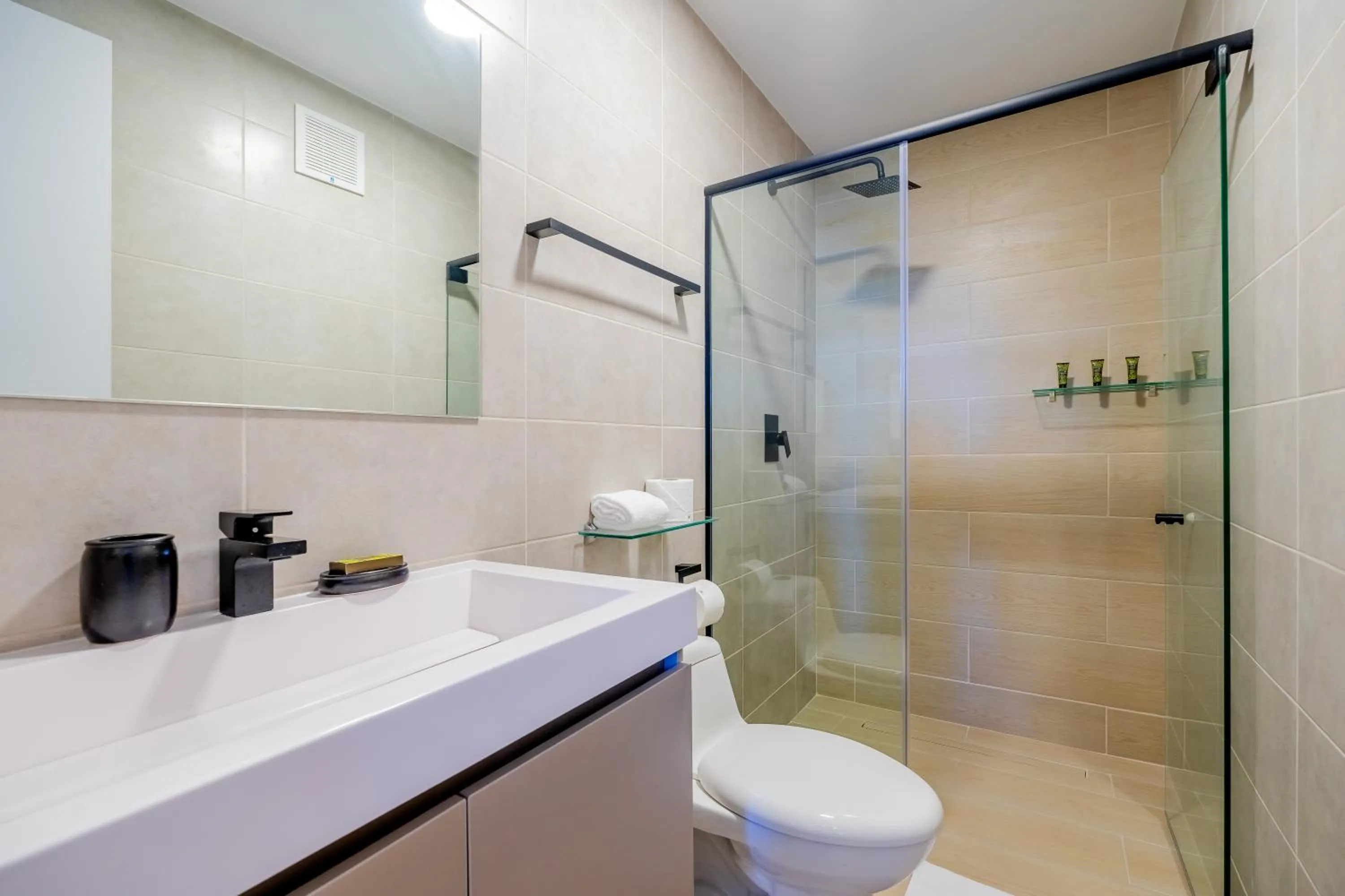 Bathroom in Wynwood House San Francisco