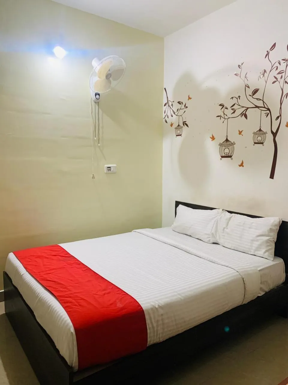 Property building, Bed in Western Silicon Hotel