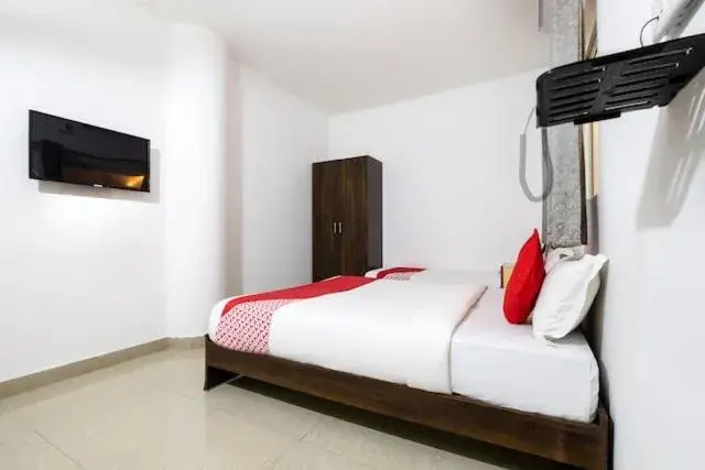 Bedroom, Bed in Western Silicon Hotel Bedroom, Bed in Western Silicon Hotel