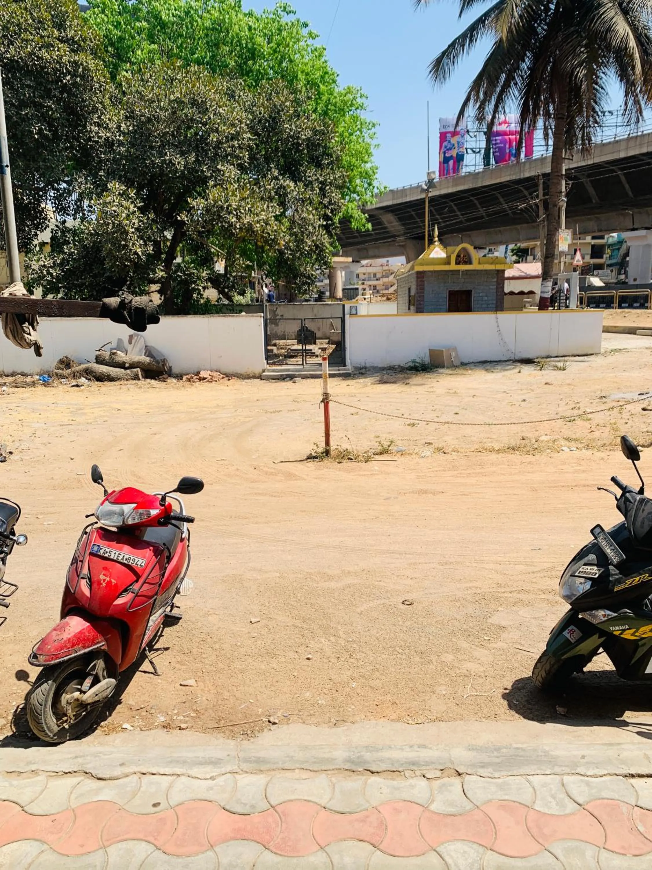 Parking in Western Silicon Hotel