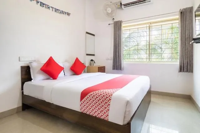 Bedroom, Bed in Western Silicon Hotel