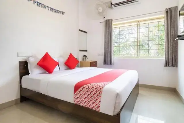 Bedroom, Bed in Western Silicon Hotel Bedroom, Bed in Western Silicon Hotel