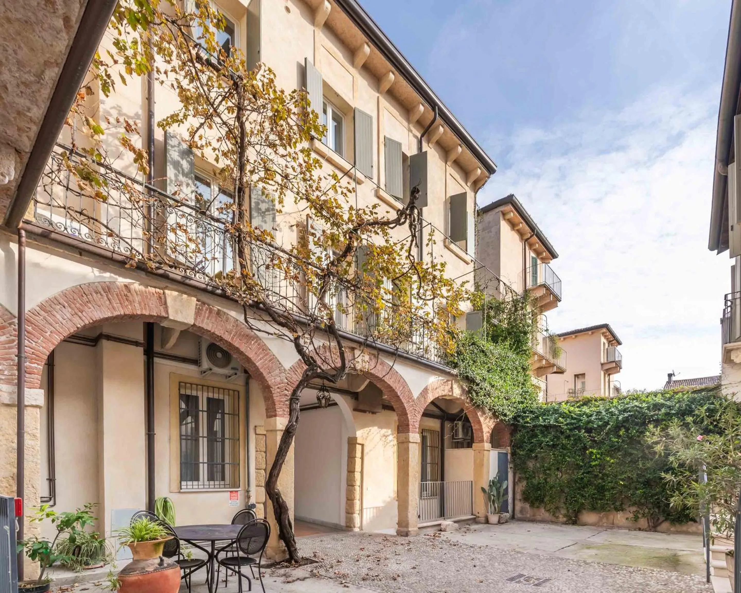 Property building in Limehome Verona La Vigna in Città