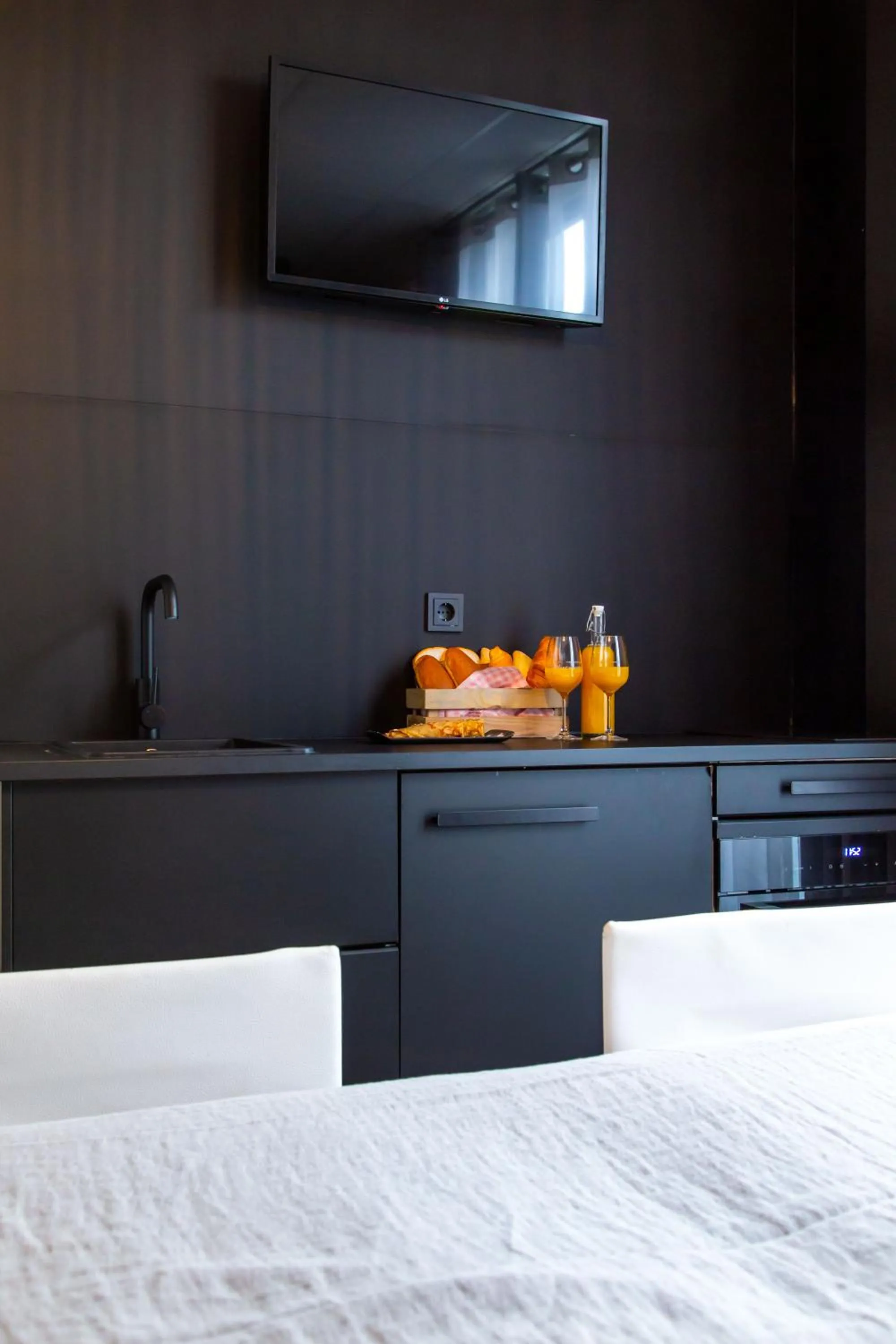 Kitchen or kitchenette, Bed in Hotel Pannenkoekhuis Vierwegen