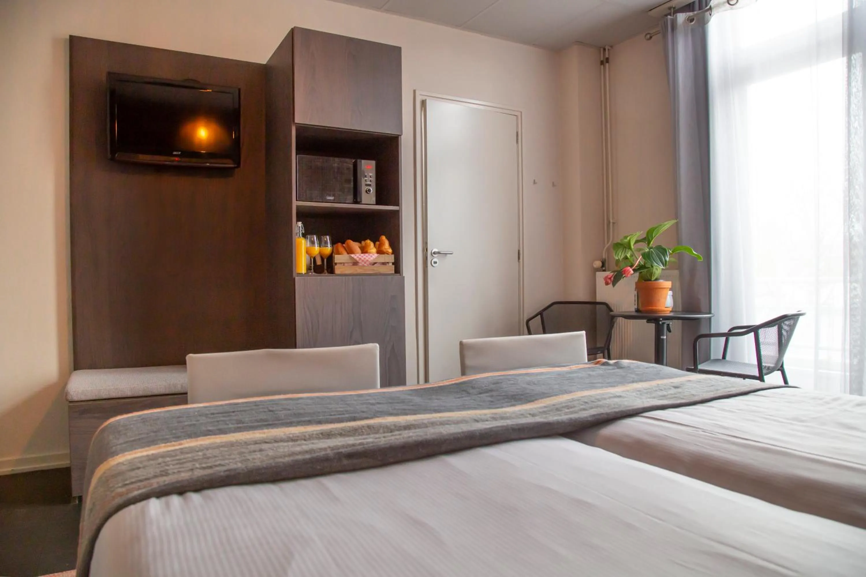 TV and multimedia, Bed in Hotel Pannenkoekhuis Vierwegen