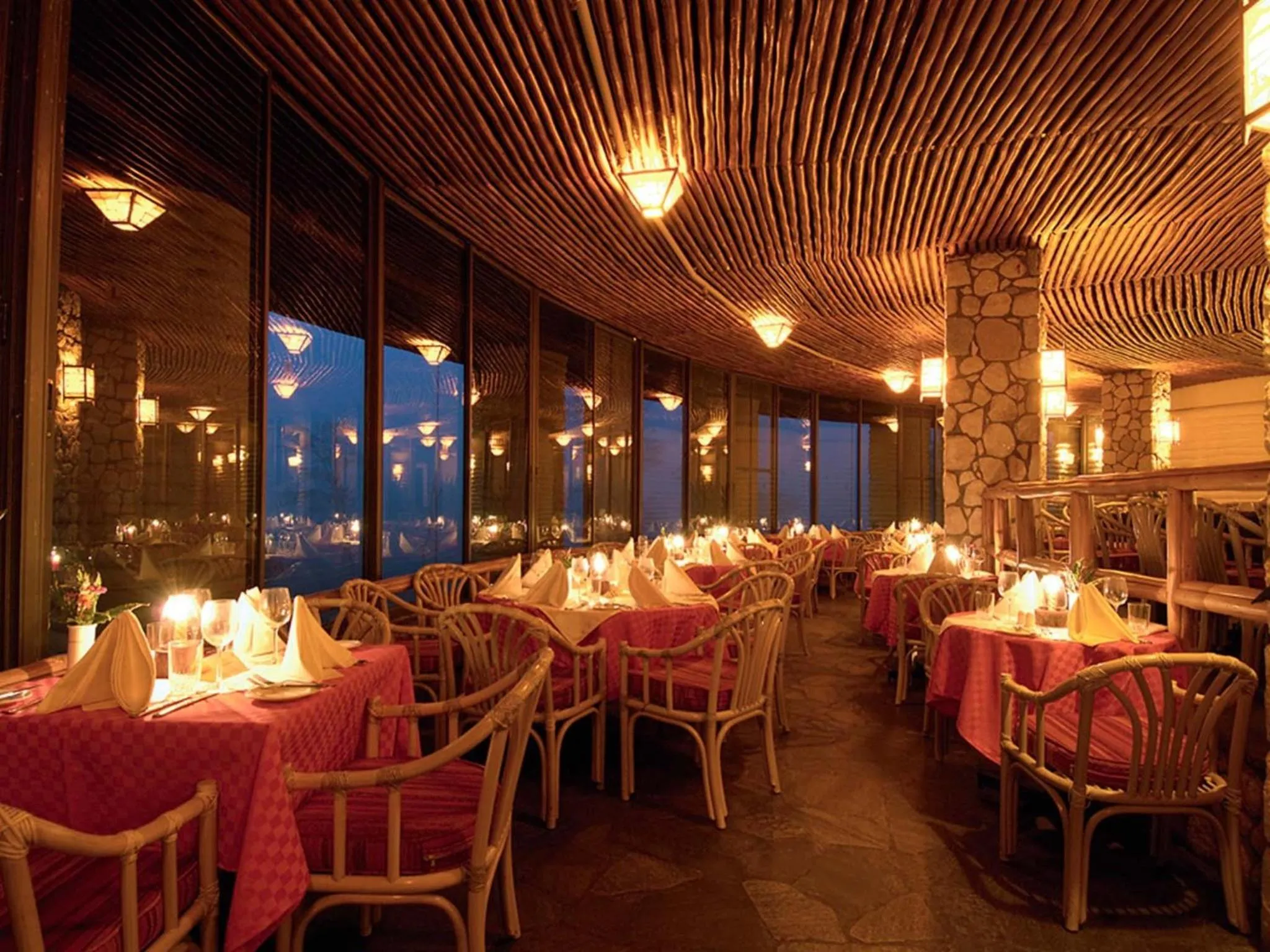 Restaurant/places to eat in Salt Lick Safari Lodge