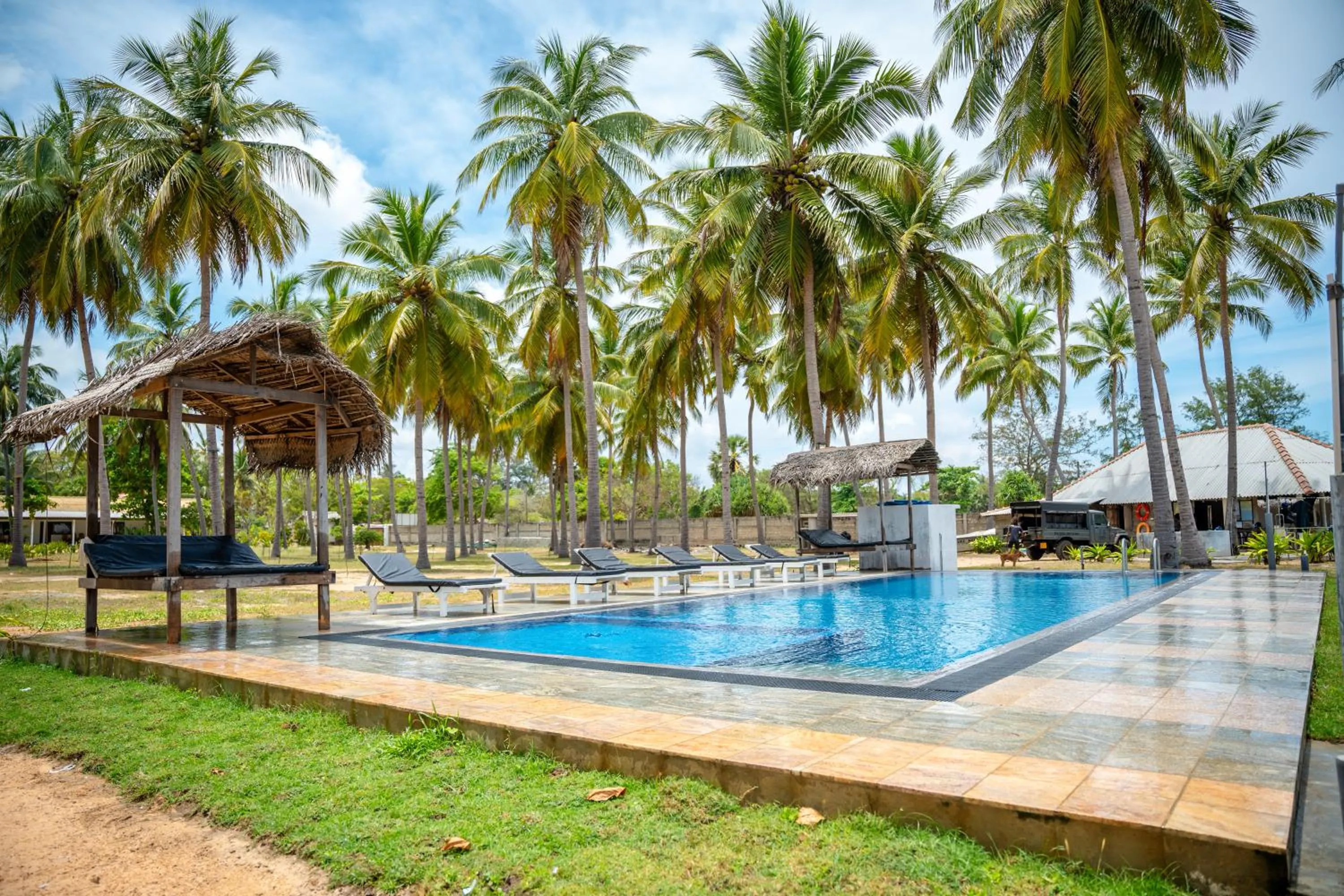 Swimming pool in Sea Way Hotel