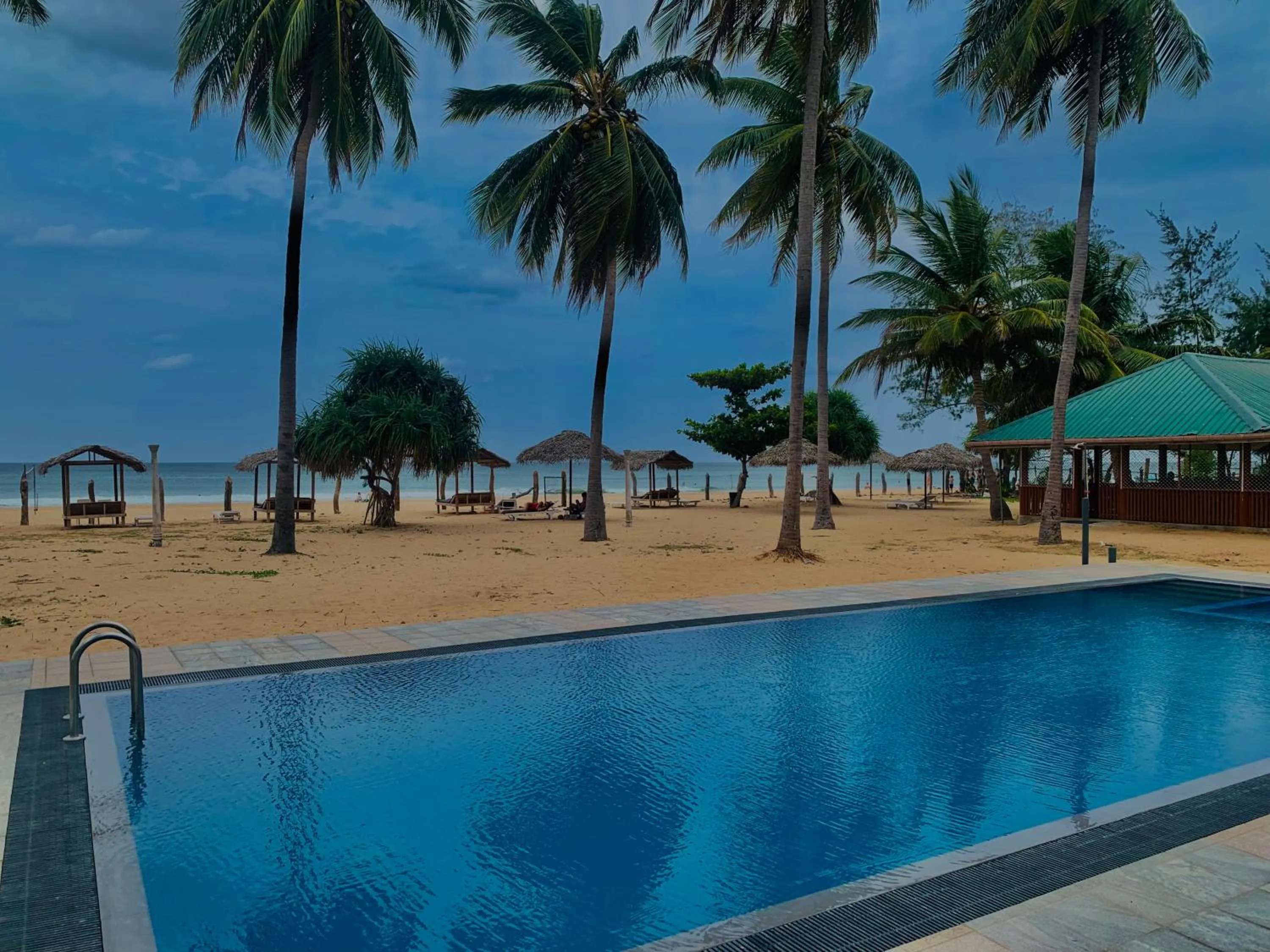 Swimming pool in Sea Way Hotel