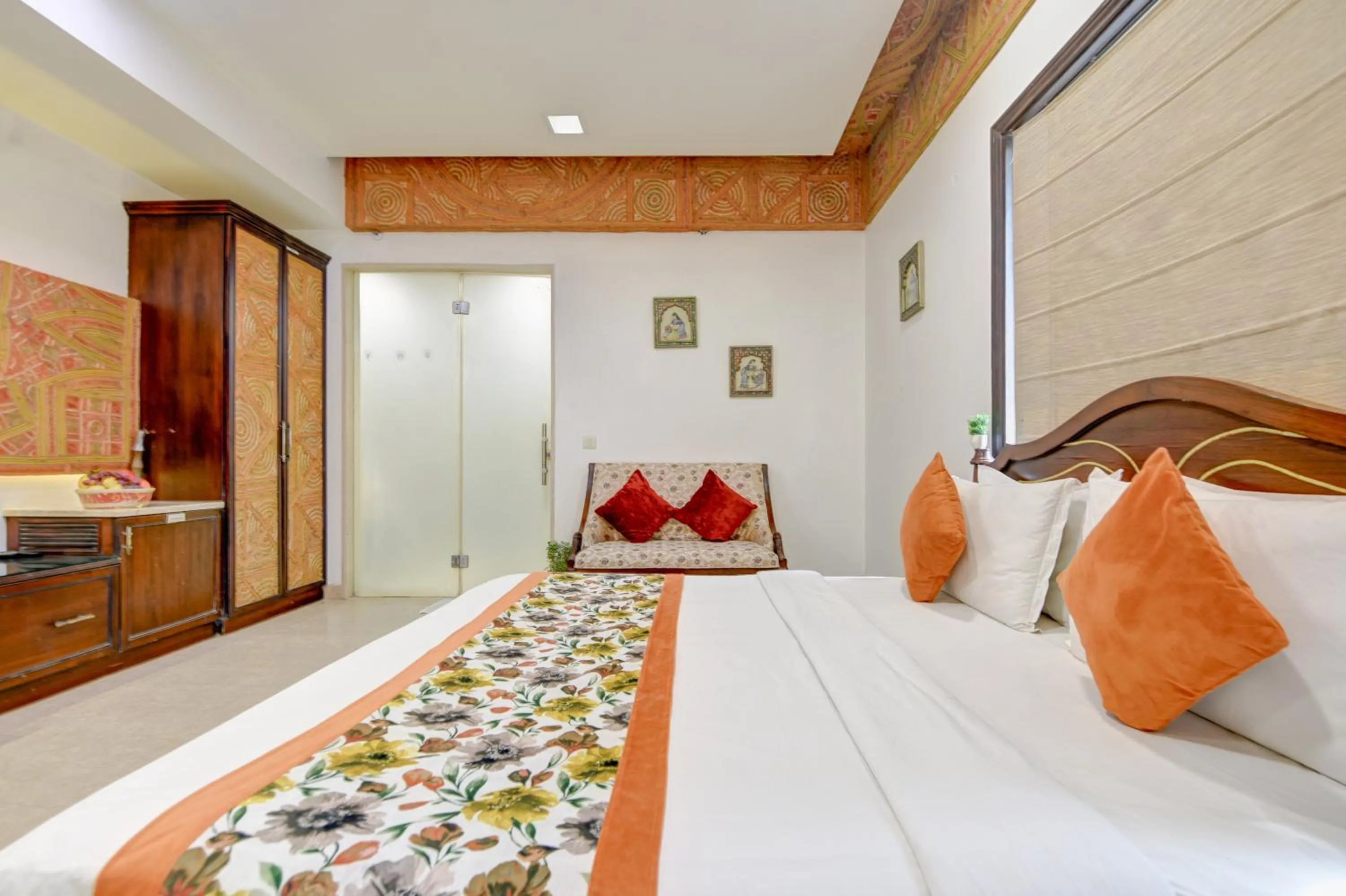 Bed in Qotel Signature Lavish Inn Rajouri Garden