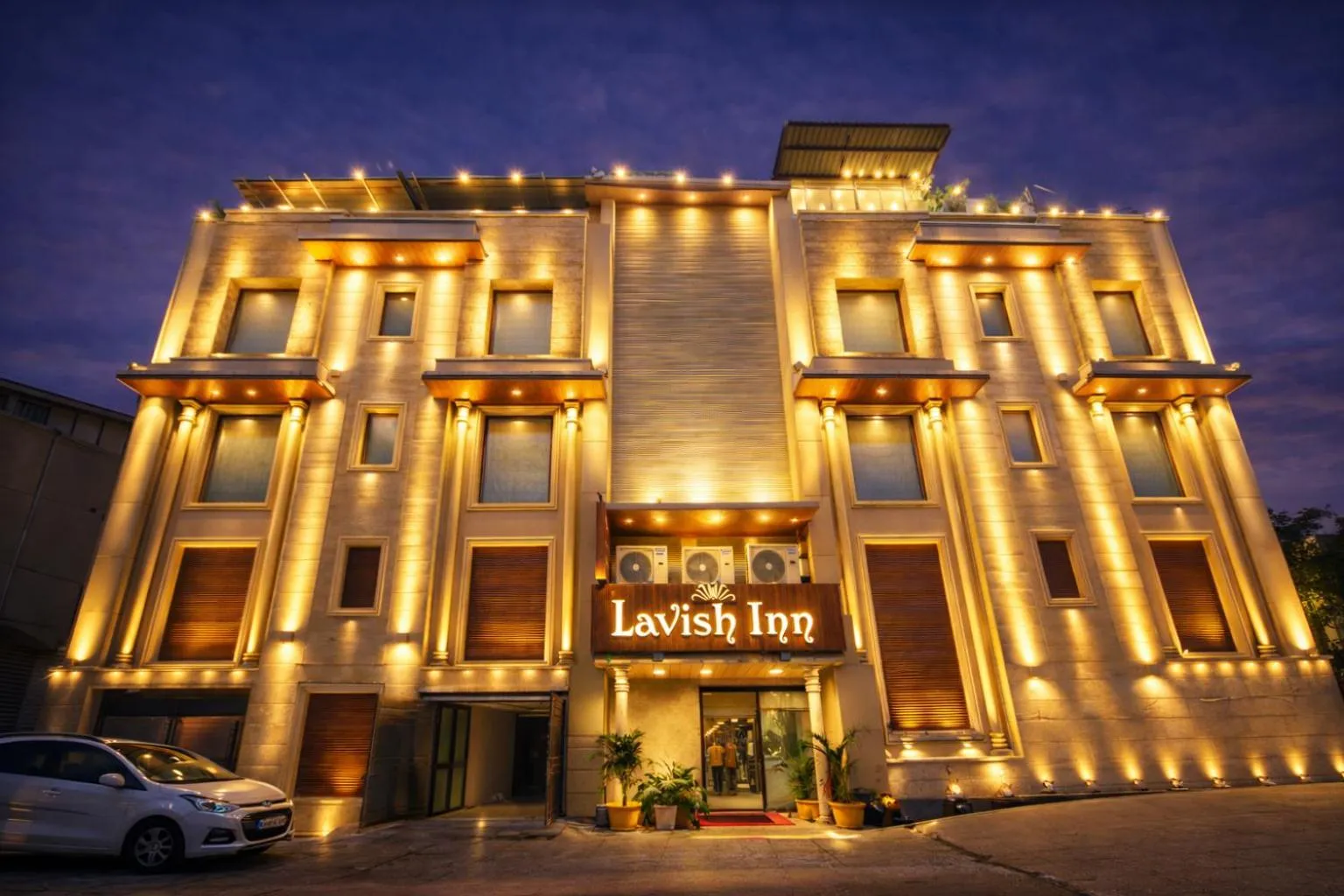 Property building in Qotel Signature Lavish Inn Rajouri Garden