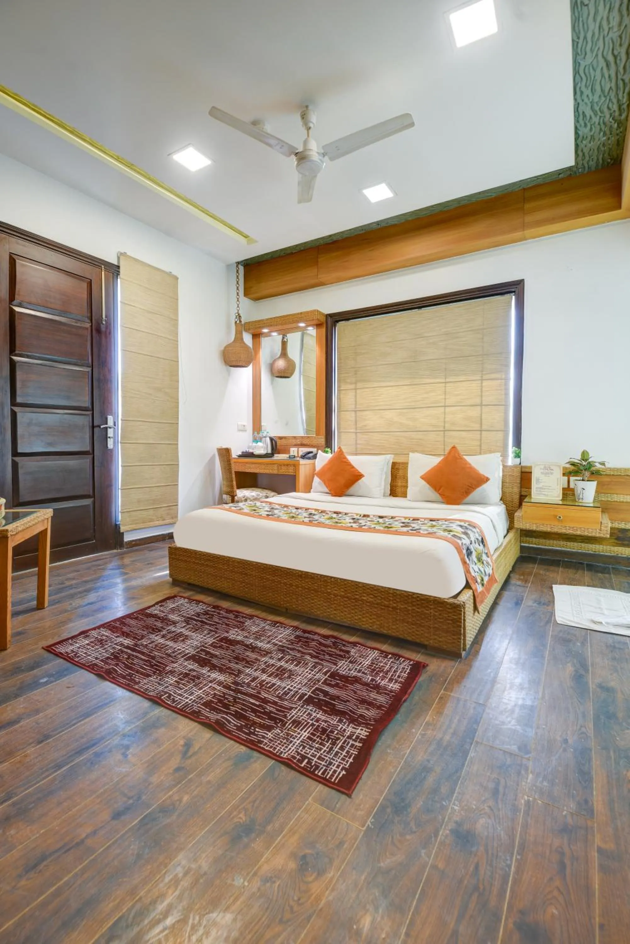 Bed in Qotel Signature Lavish Inn Rajouri Garden