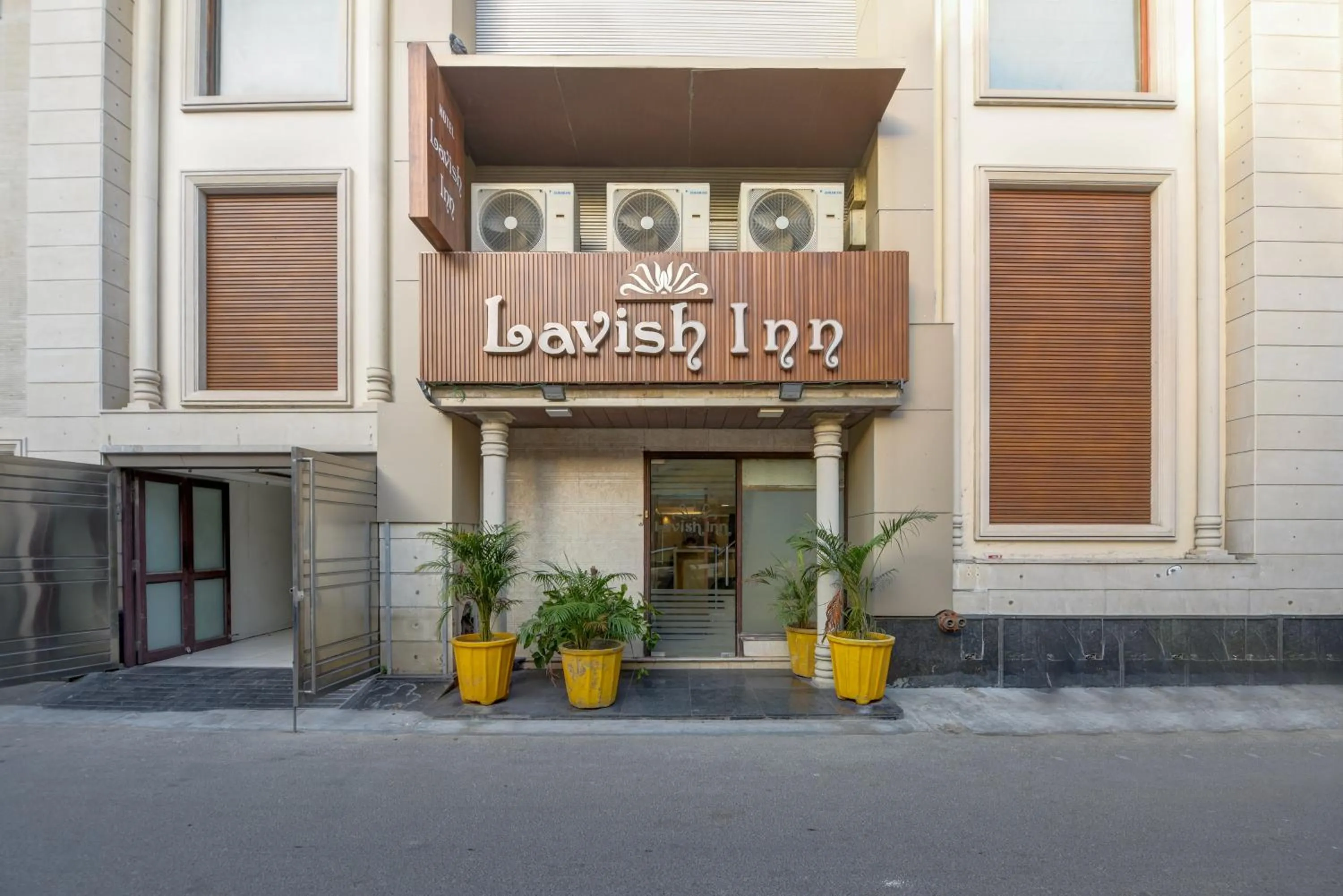 Property building in Qotel Signature Lavish Inn Rajouri Garden