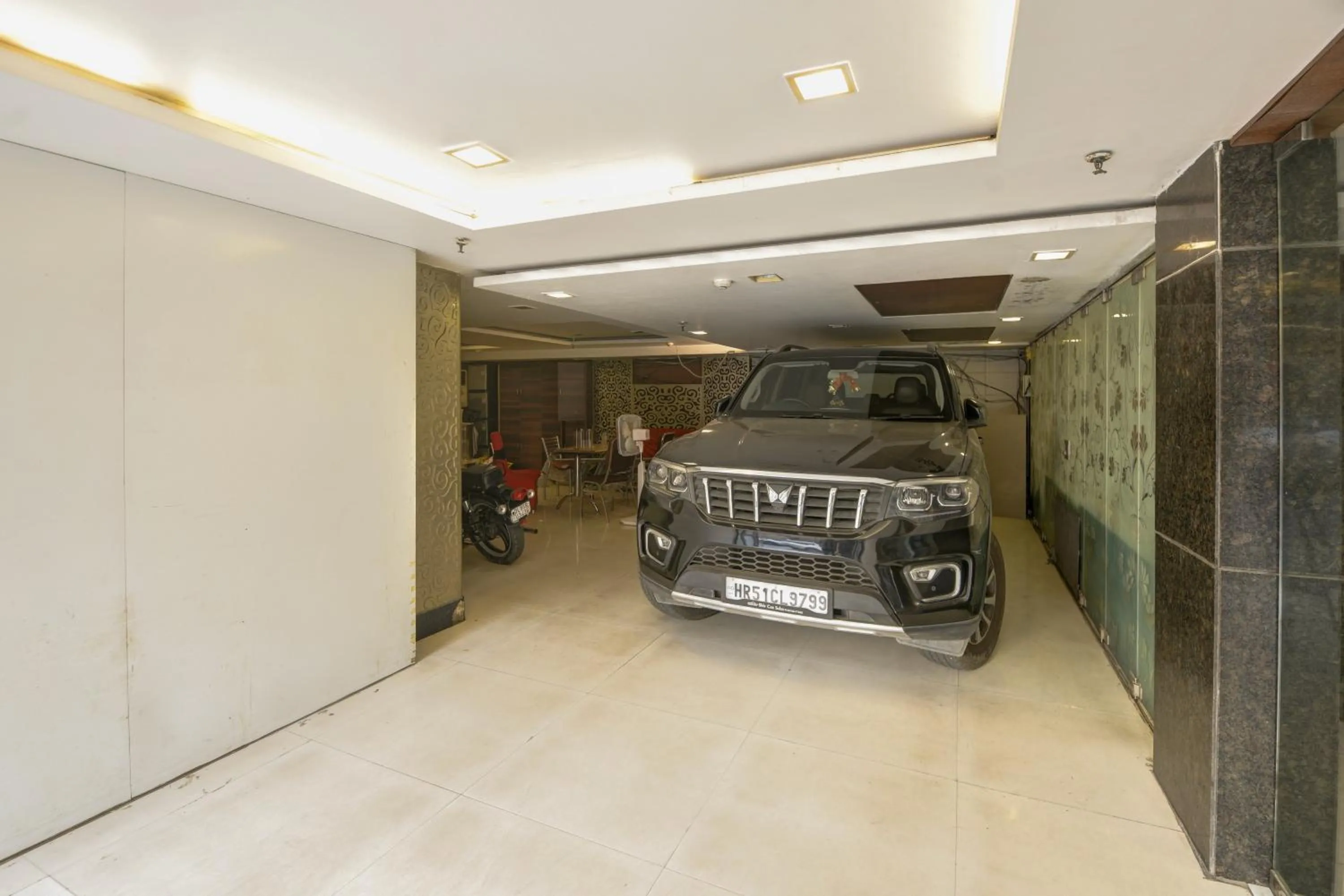 Parking in Qotel Signature Lavish Inn Rajouri Garden