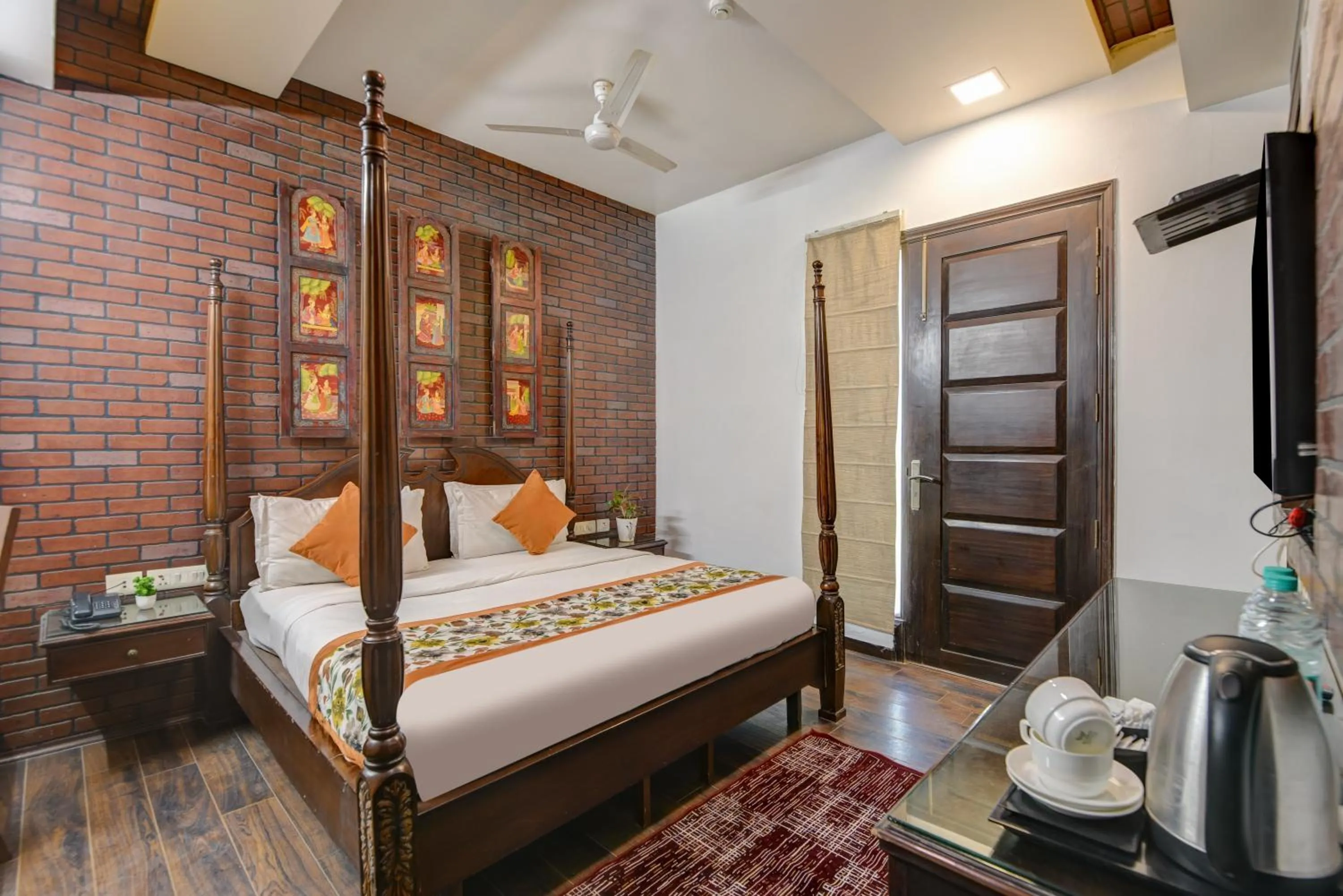 Bed in Qotel Signature Lavish Inn Rajouri Garden