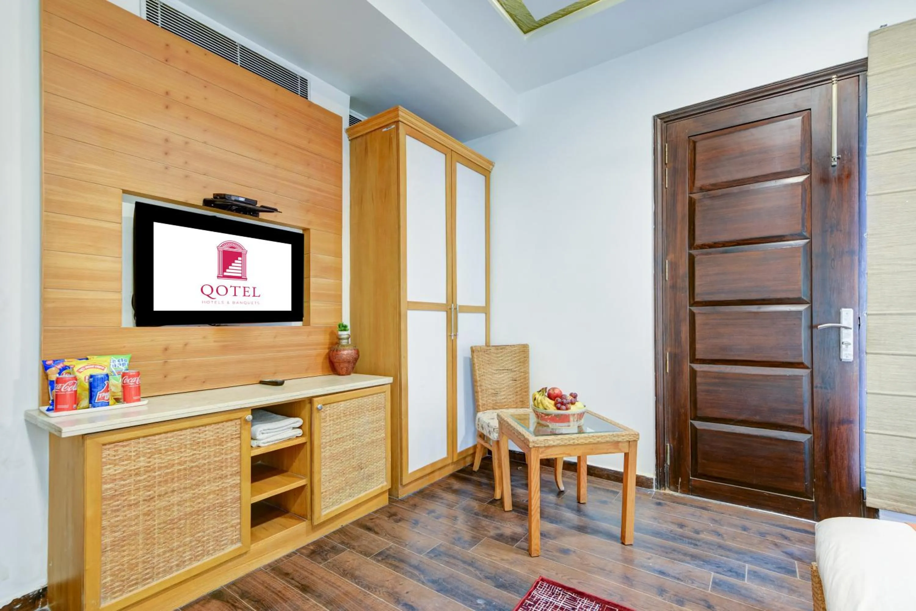 TV and multimedia in Qotel Signature Lavish Inn Rajouri Garden