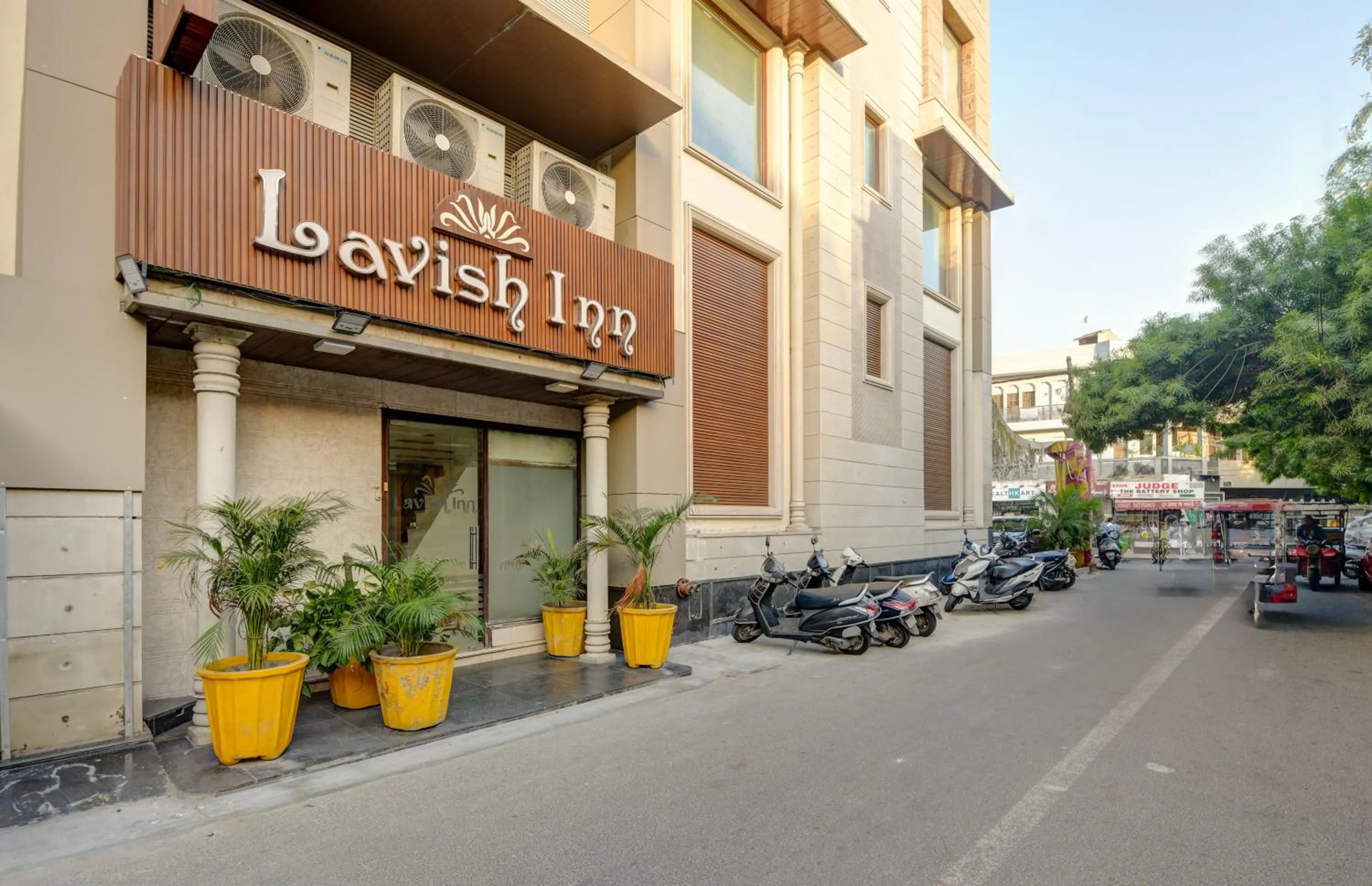 Property building in Qotel Signature Lavish Inn Rajouri Garden