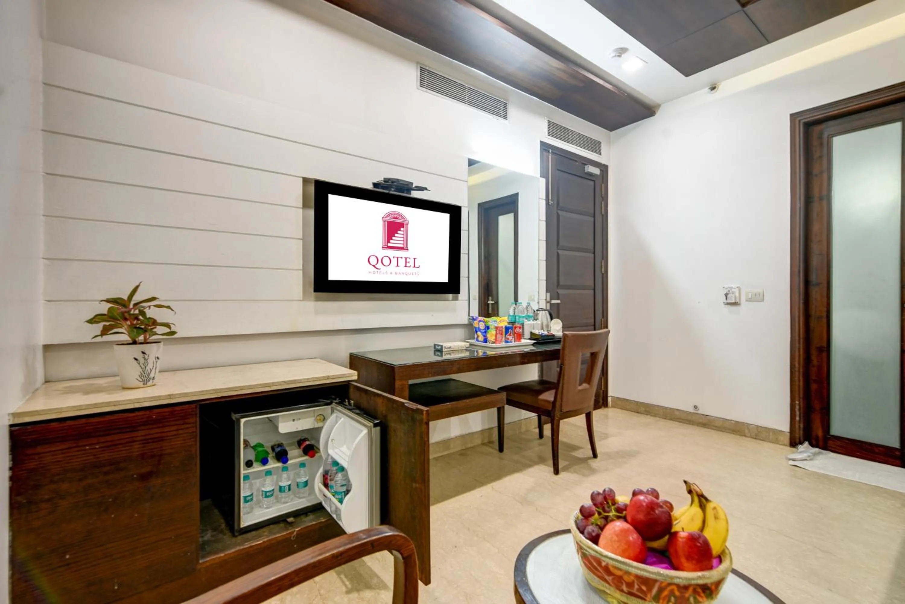 TV and multimedia in Qotel Signature Lavish Inn Rajouri Garden