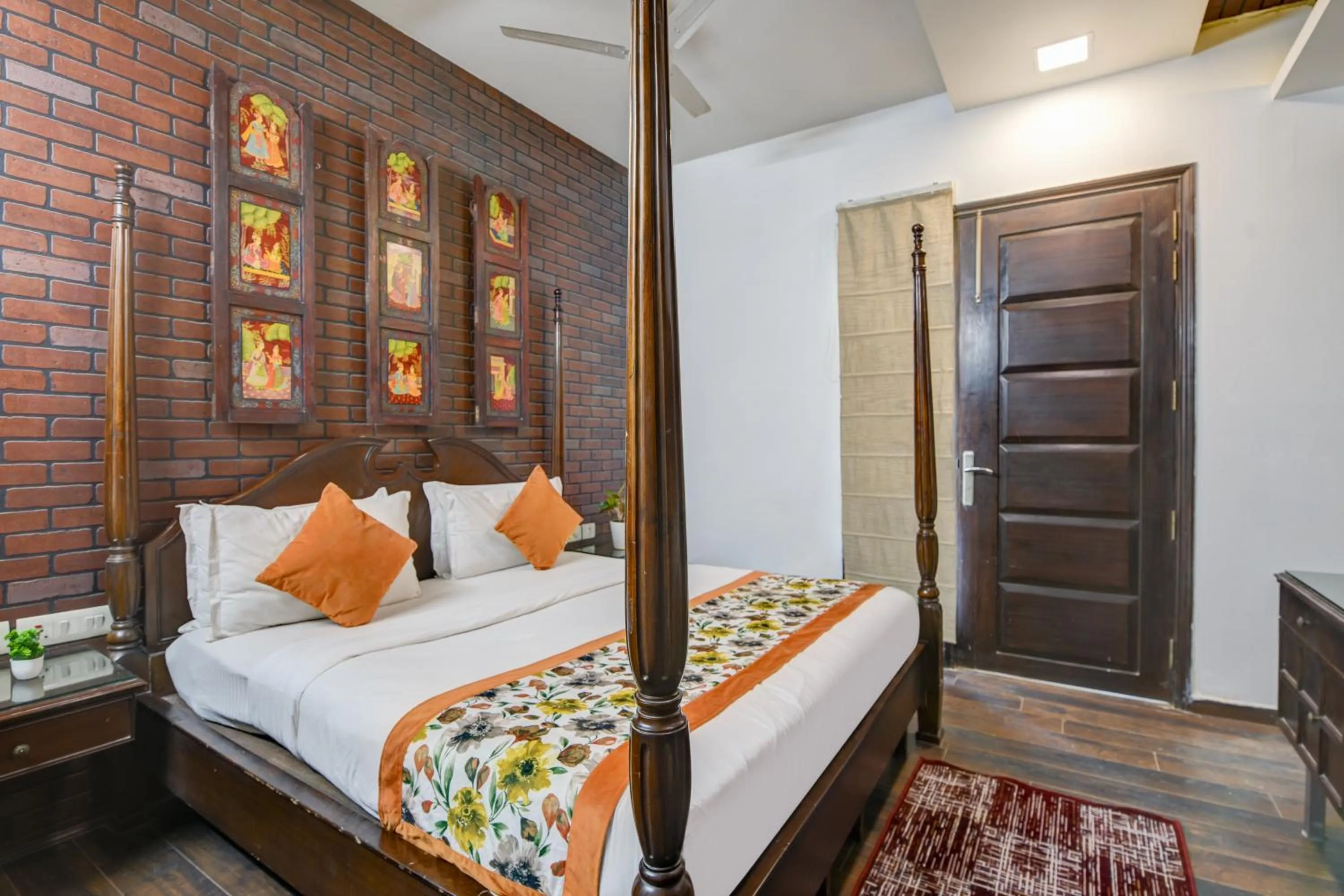 Bed in Qotel Signature Lavish Inn Rajouri Garden