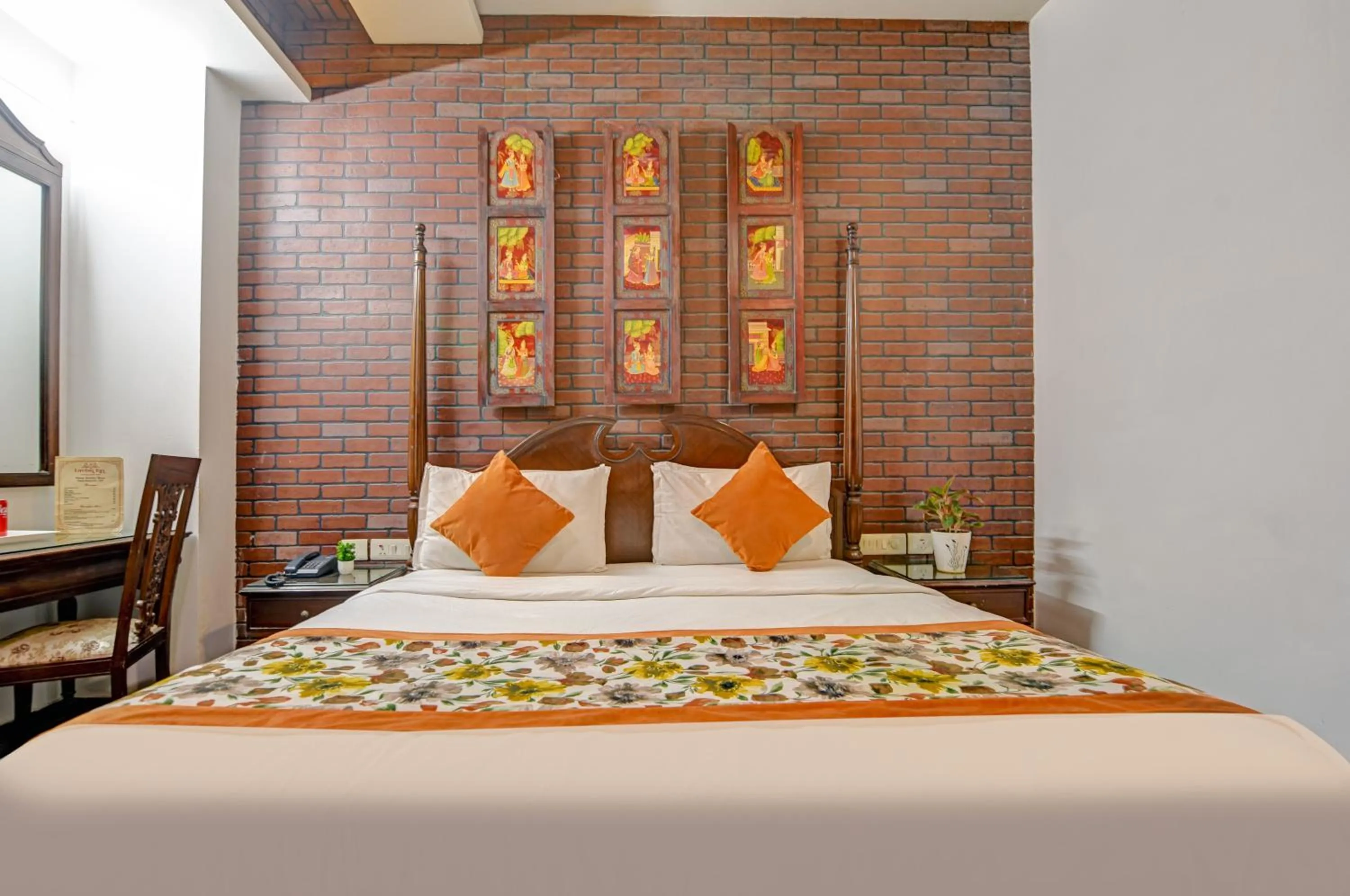 Bed in Qotel Signature Lavish Inn Rajouri Garden