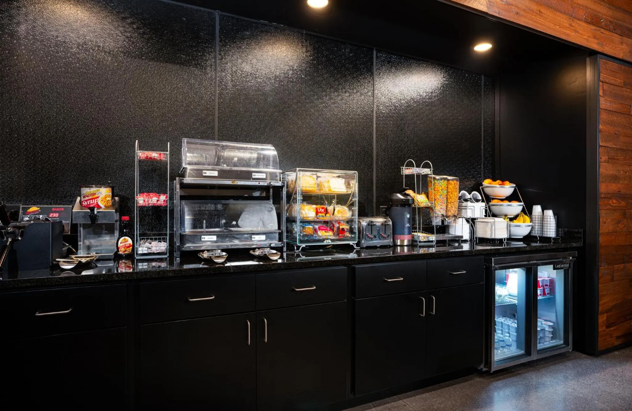 Breakfast in Cobblestone Hotel & Suites - Lynden