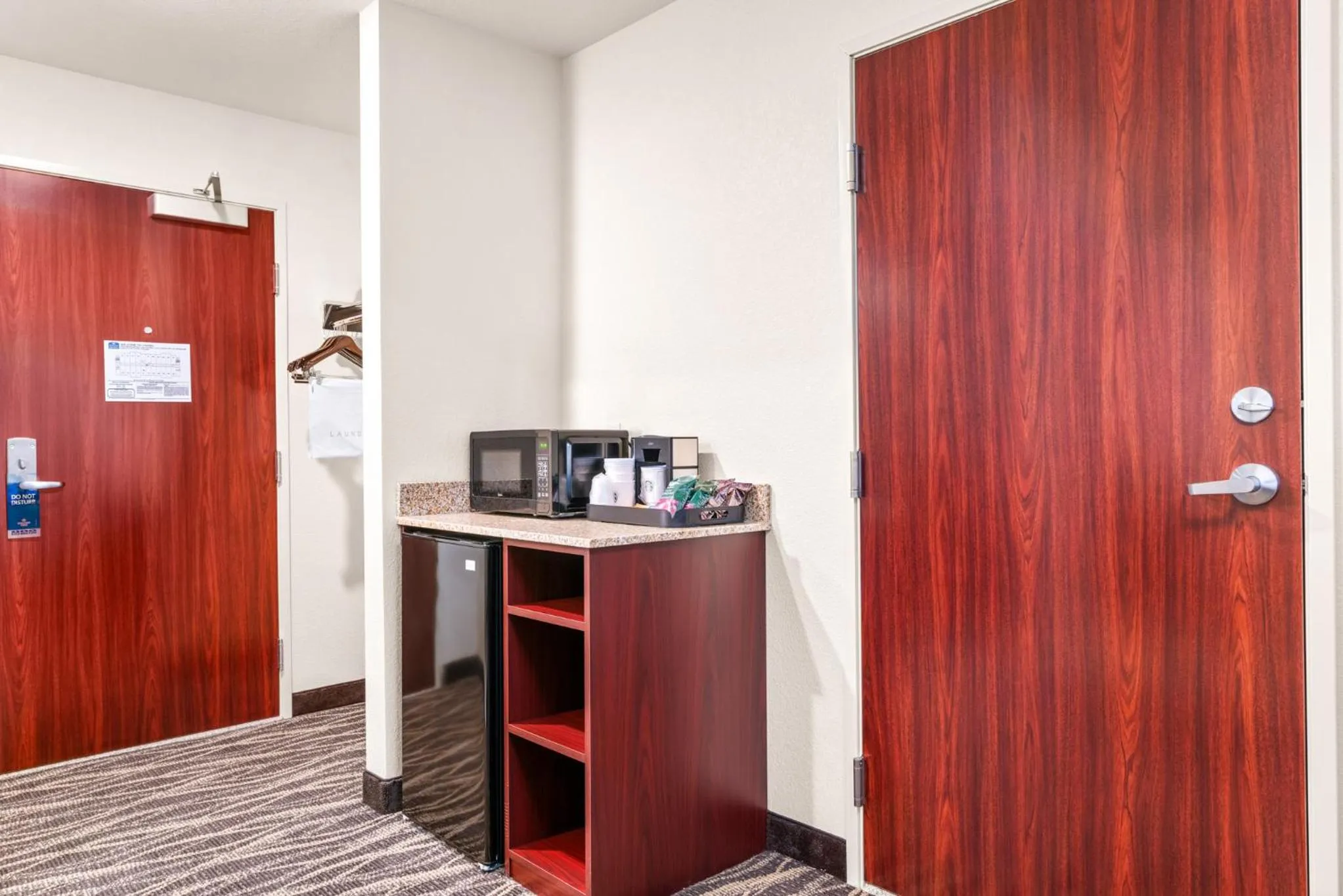 Photo of the whole room in Cobblestone Hotel & Suites - Lynden