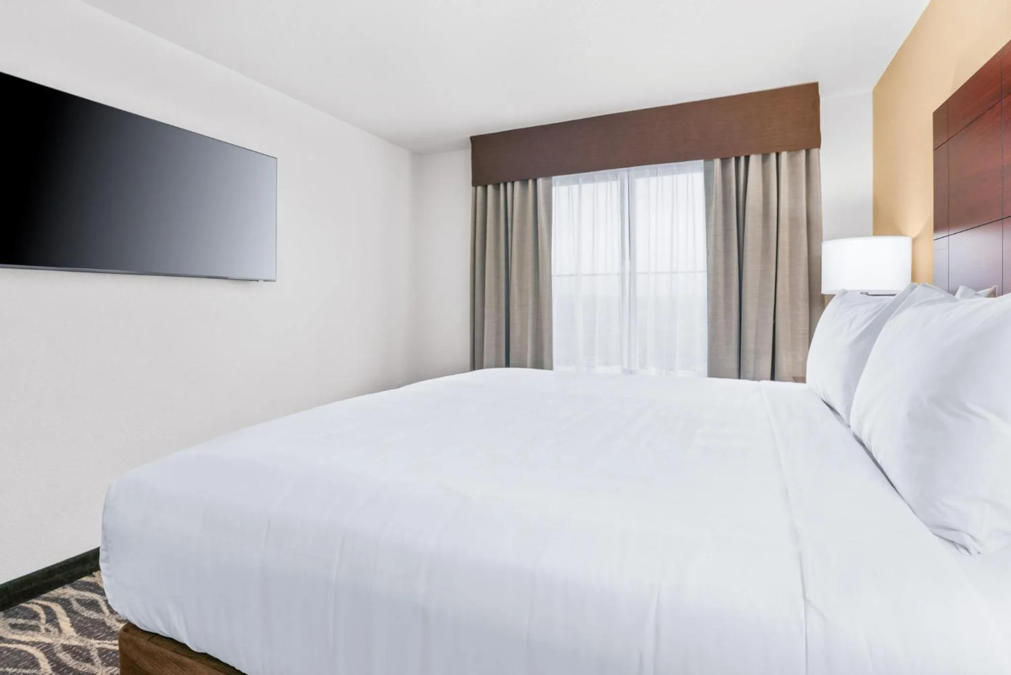 Bed in Cobblestone Hotel & Suites - Lynden