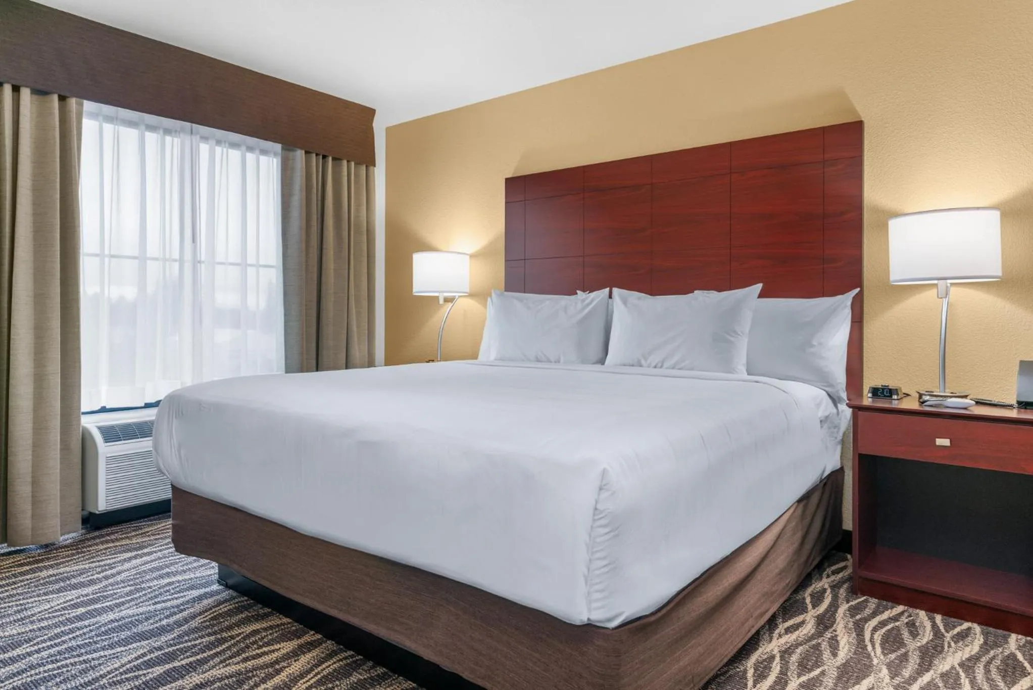 Bed in Cobblestone Hotel & Suites - Lynden