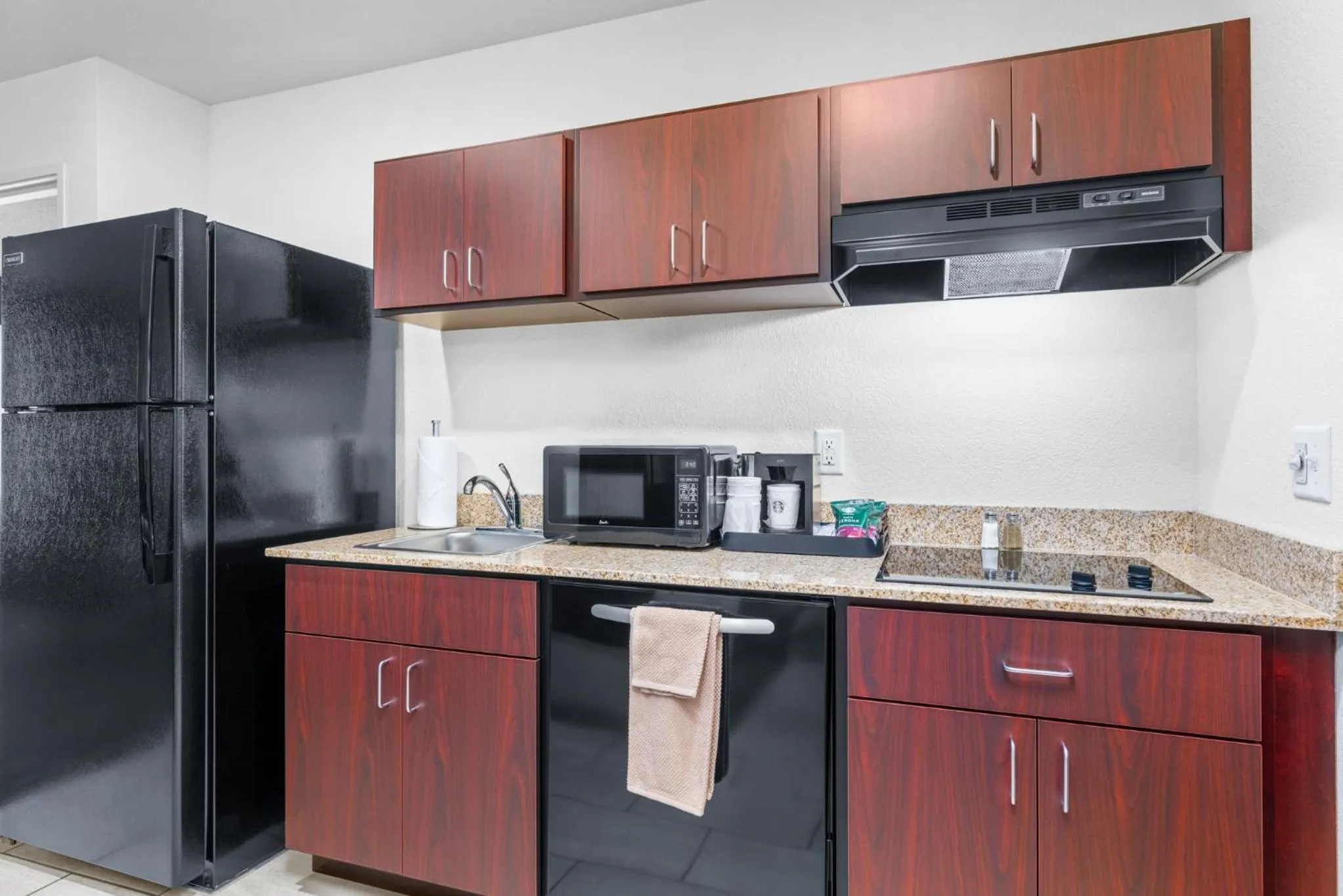 kitchen in Cobblestone Hotel & Suites - Lynden
