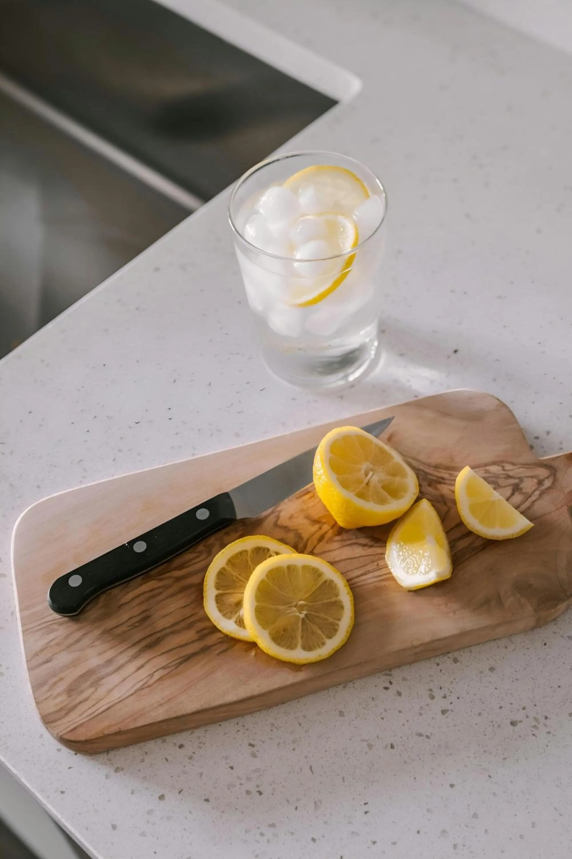 Kitchen or kitchenette in Sonder Skyline Apartments LoHi