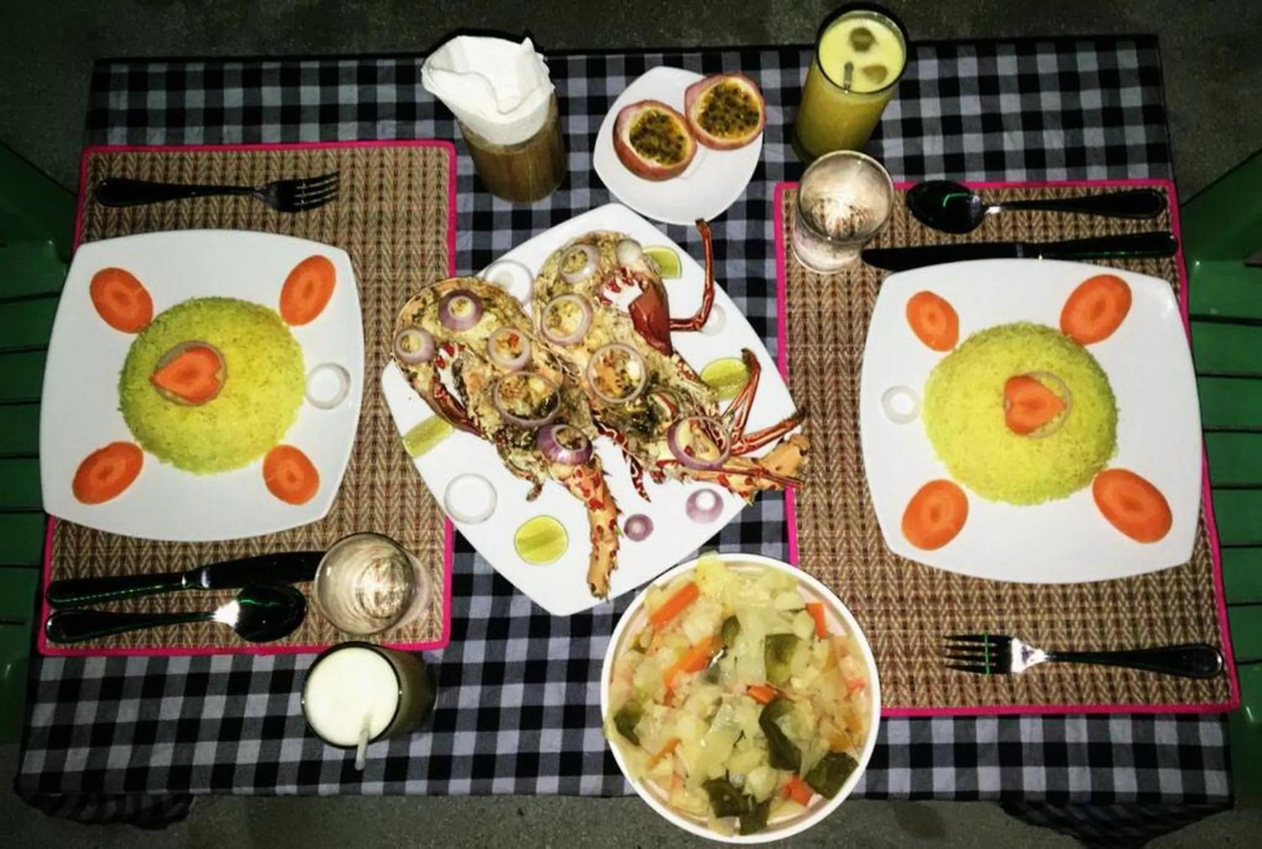 Food and drinks in Adroit Beach Inn