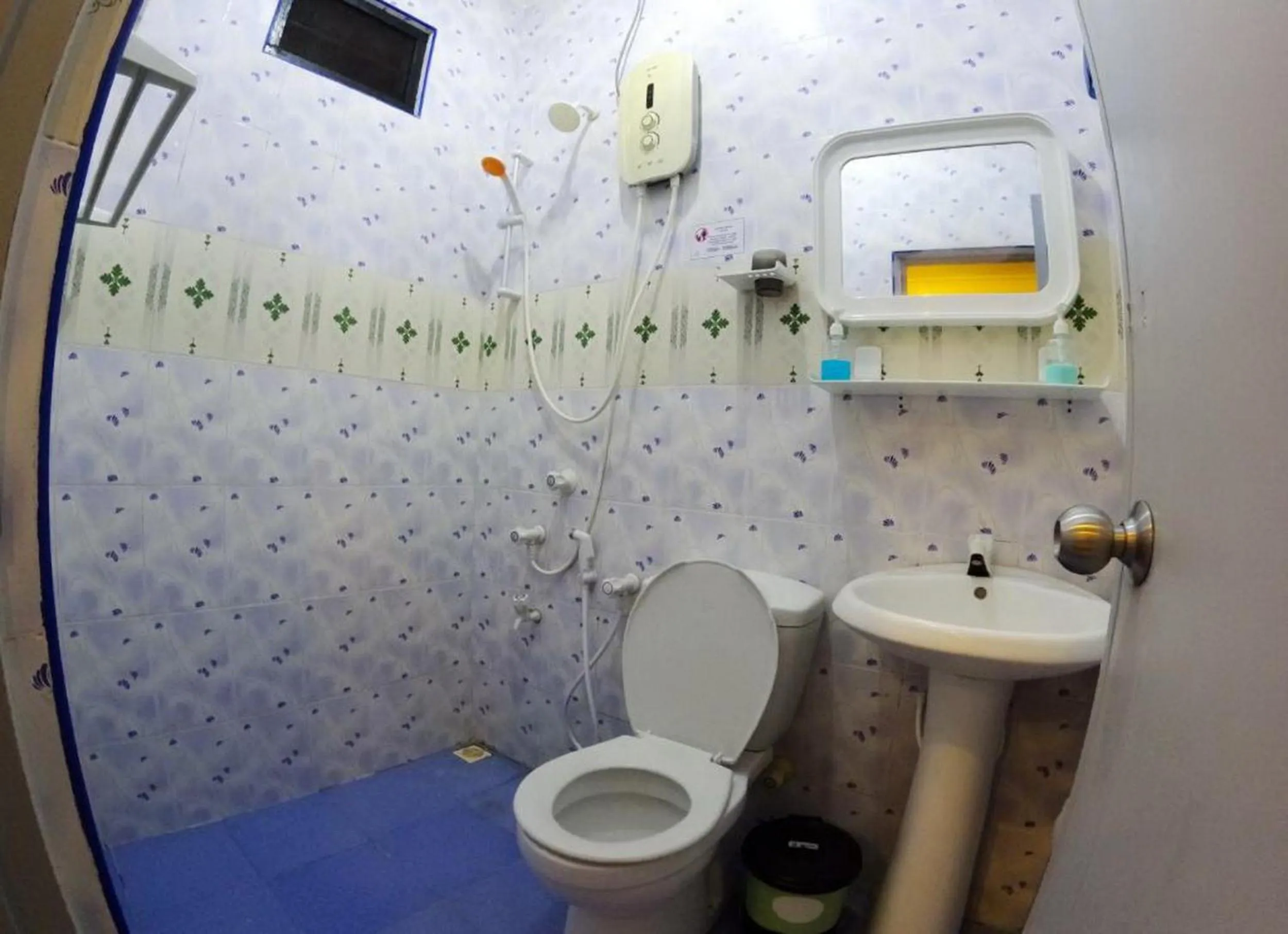 Shower in Adroit Beach Inn