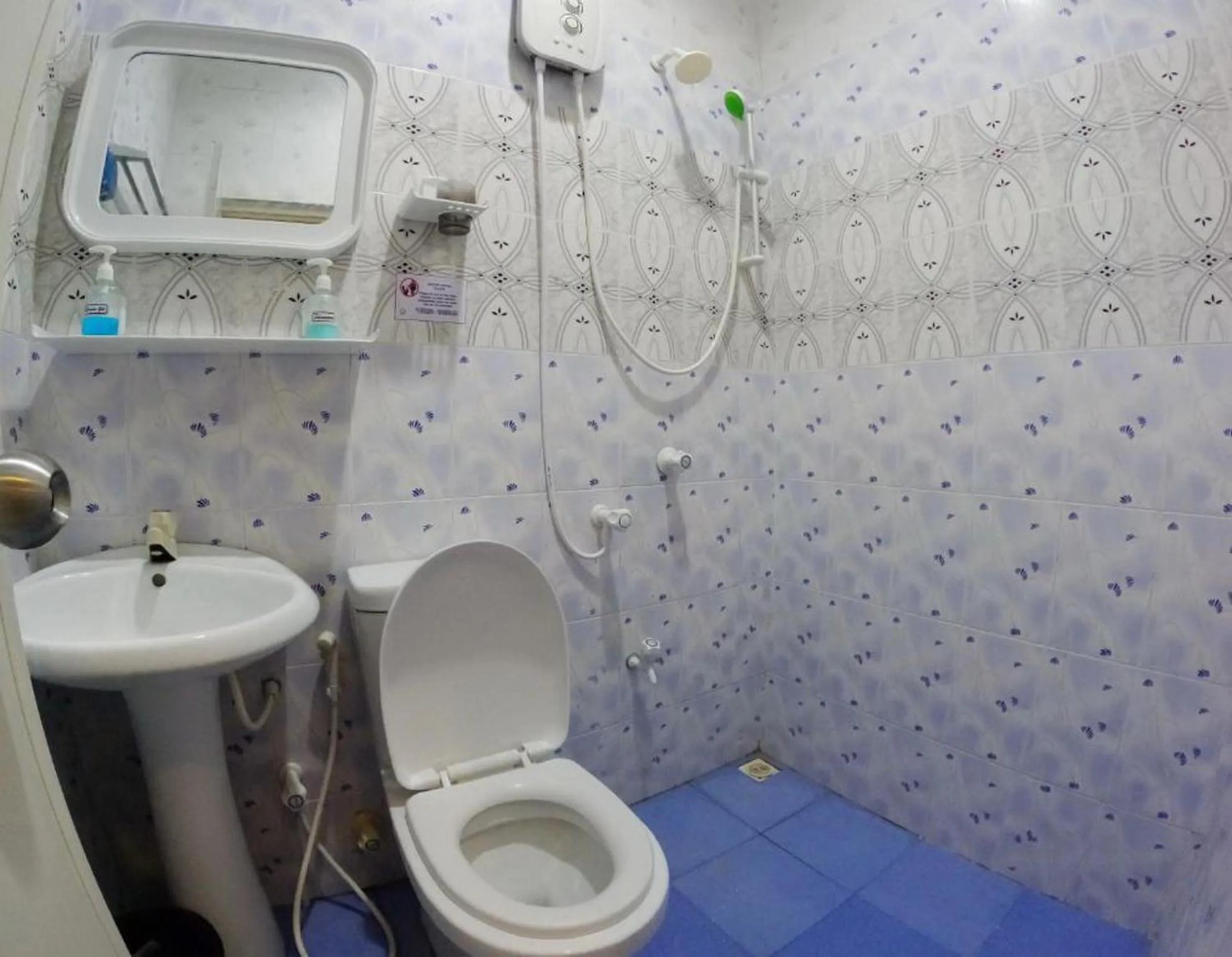 Shower in Adroit Beach Inn