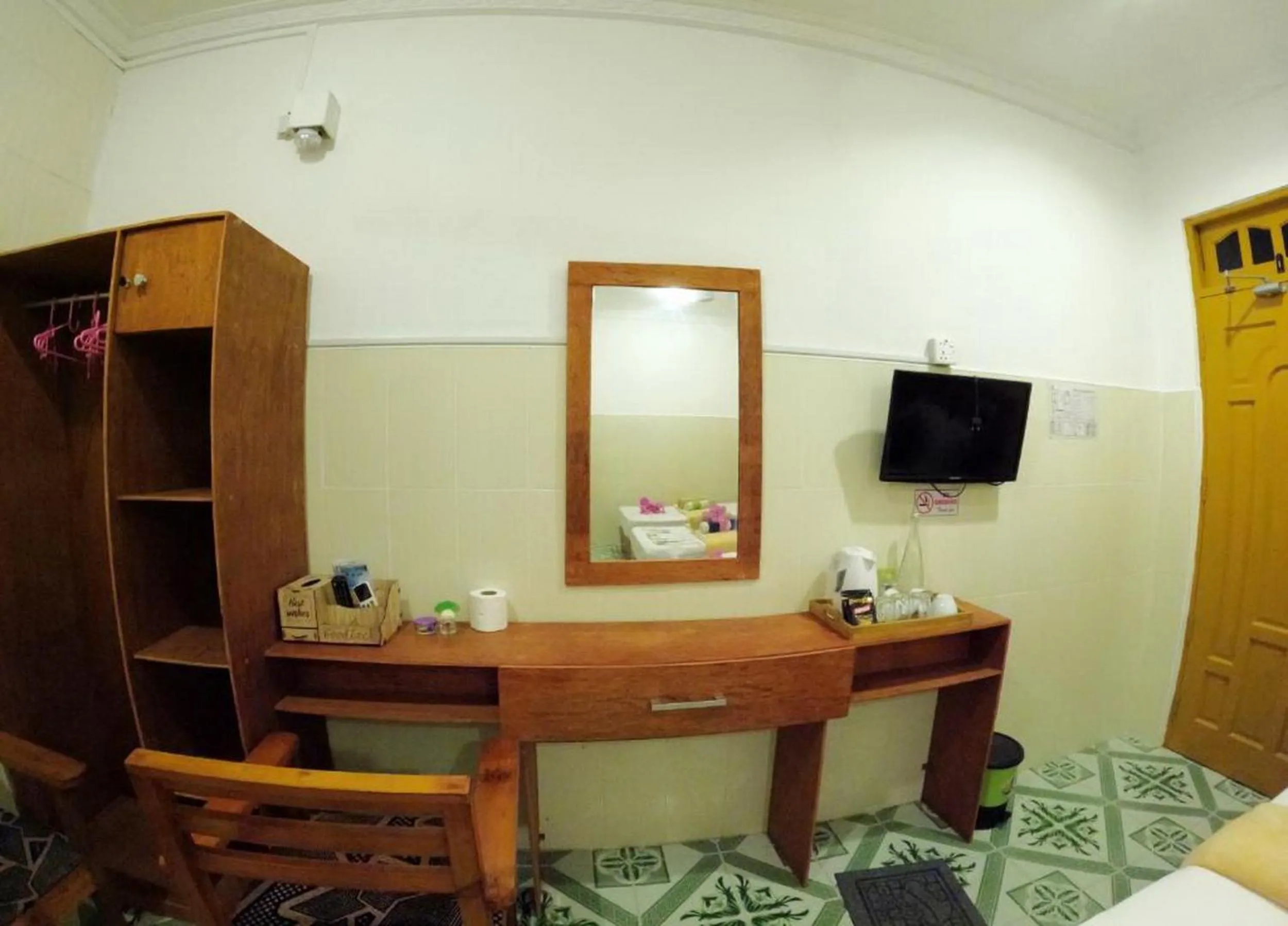 Bed in Adroit Beach Inn