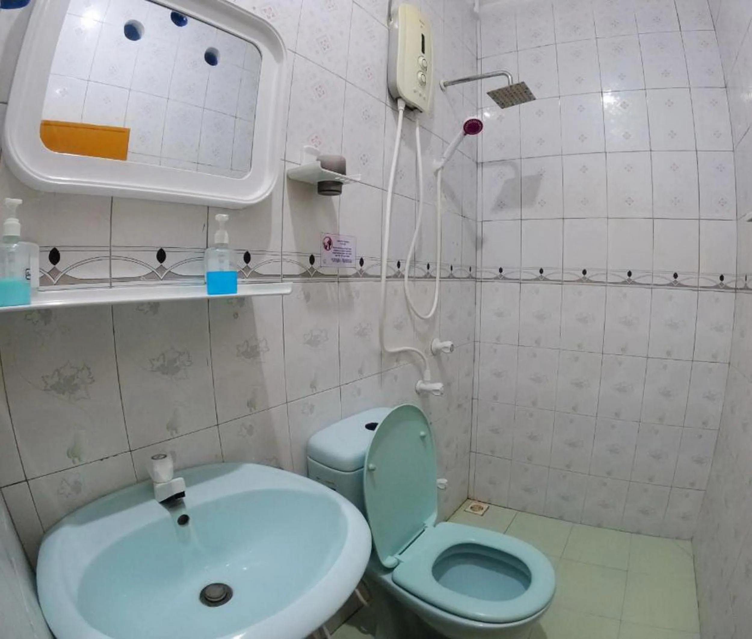 Shower in Adroit Beach Inn