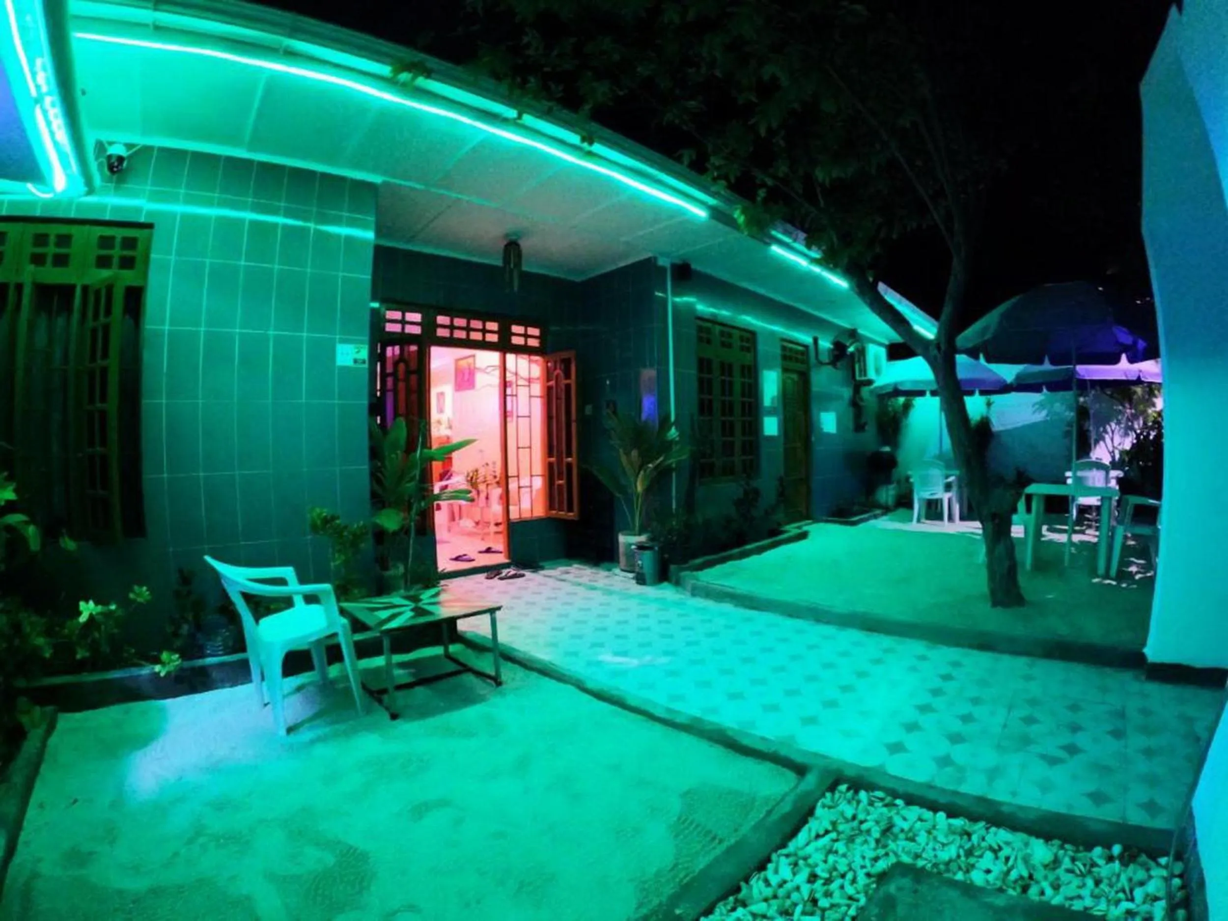 Property building in Adroit Beach Inn